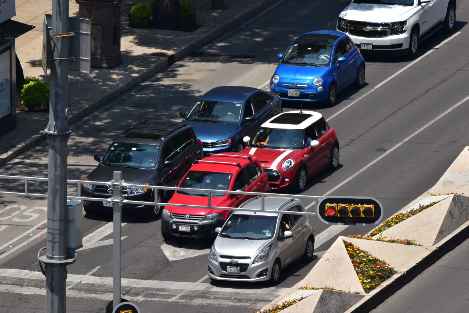 Nikon D5600 sample photo. Vehicles, traffic lights, avenue photography