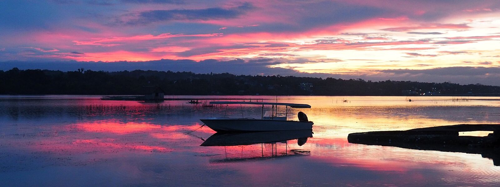 OLYMPUS M.14-150mm F4.0-5.6 II sample photo. Sunset, boat, philippines photography