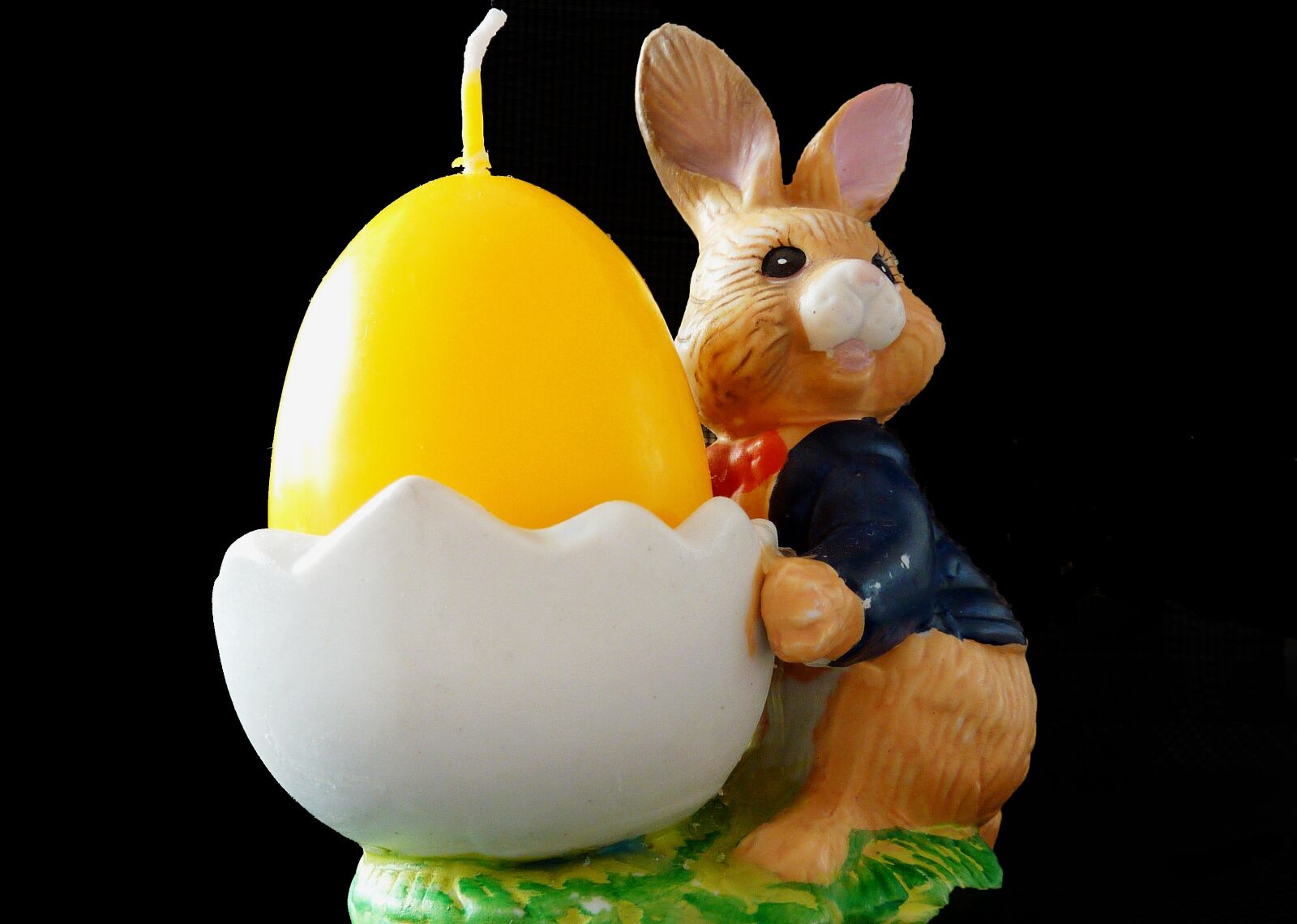 Panasonic DMC-TZ7 sample photo. Easter, candle, figure photography