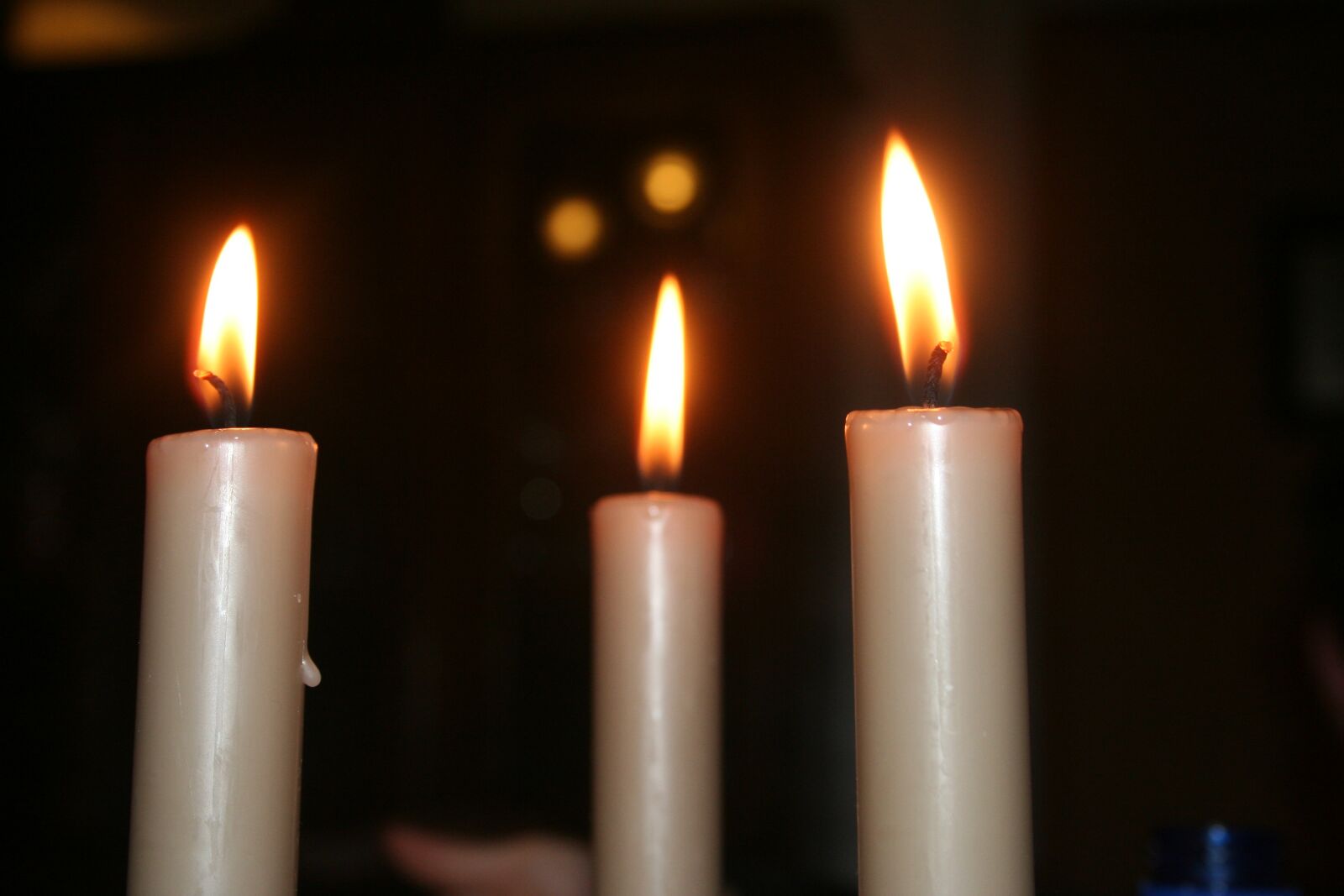 Canon EOS 350D (EOS Digital Rebel XT / EOS Kiss Digital N) sample photo. Candle, heat, light photography