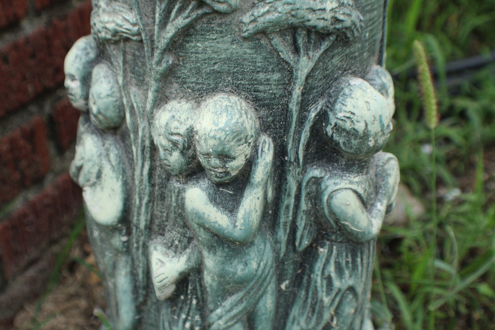 Canon EOS 1300D (EOS Rebel T6 / EOS Kiss X80) sample photo. Old fountain, fountain, gar photography