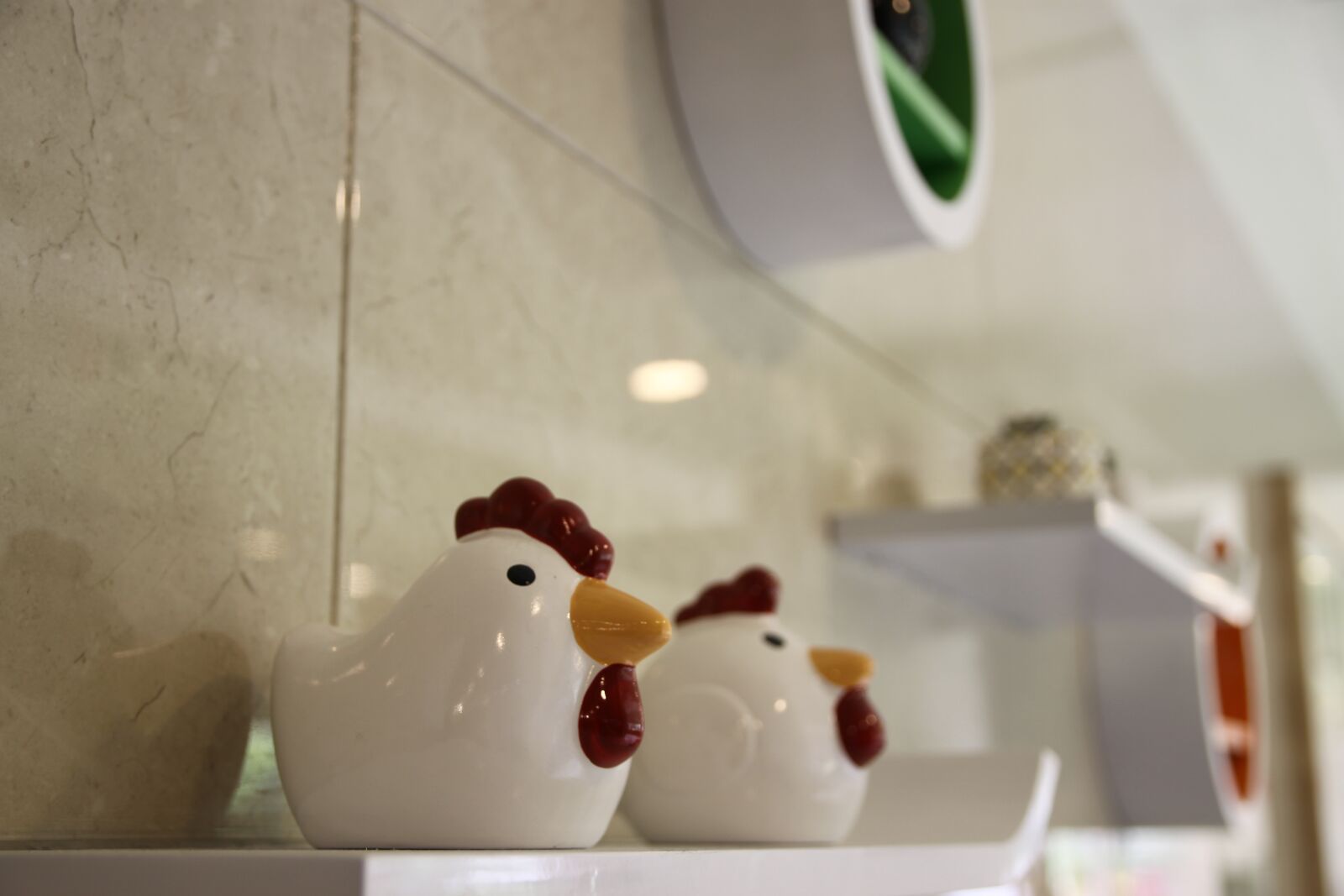 Canon EOS 50D sample photo. Characters, interior, green day photography