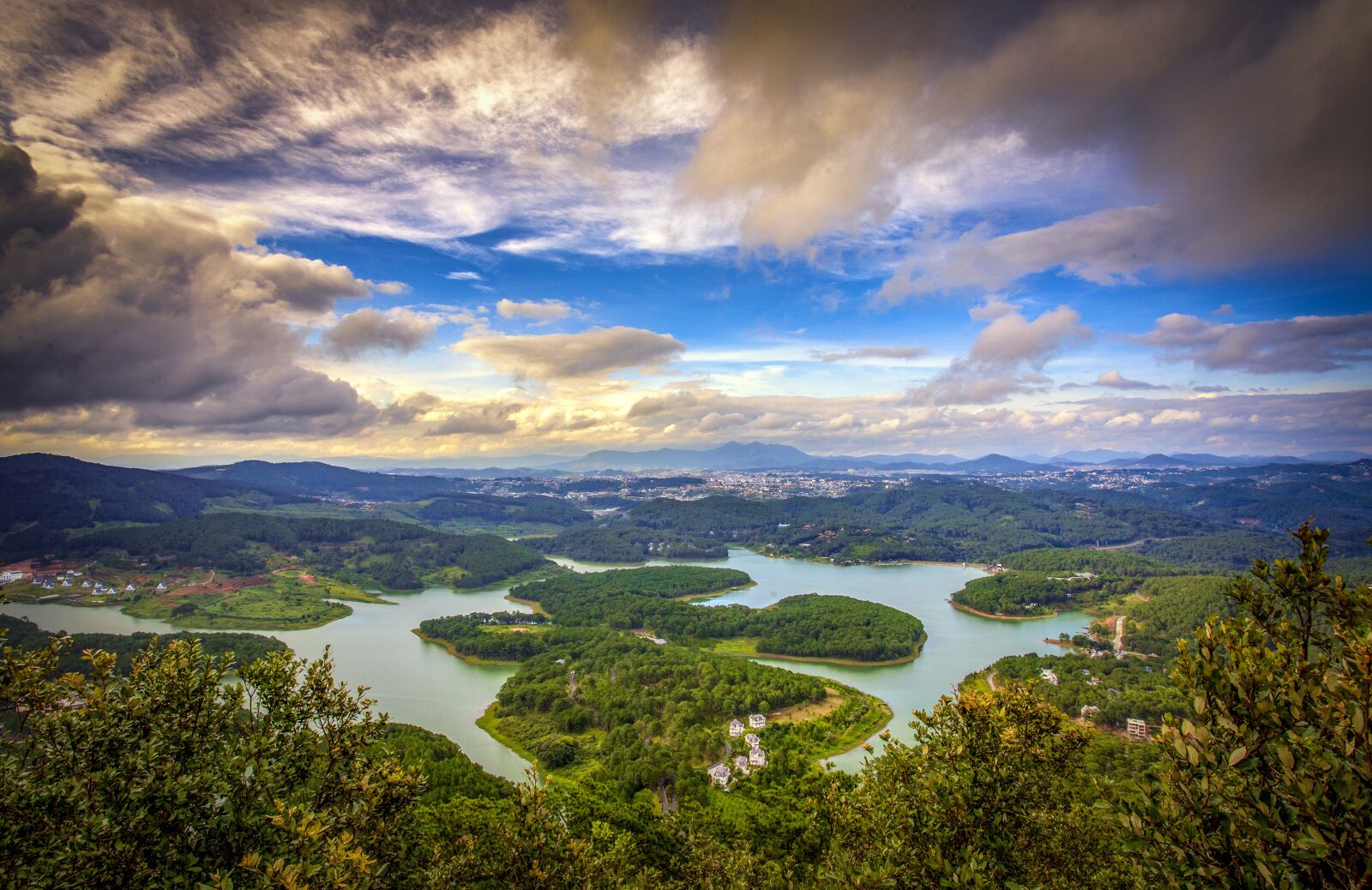 Canon EOS 6D + Canon EF 17-40mm F4L USM sample photo. Mountains, islands, lakes photography