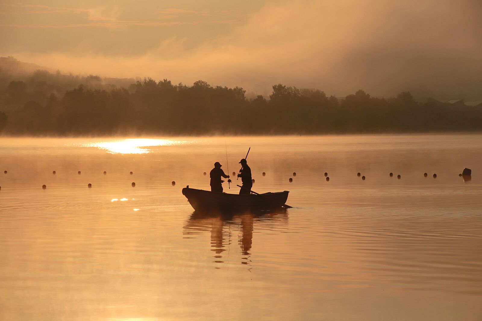 Canon EOS 700D (EOS Rebel T5i / EOS Kiss X7i) sample photo. Angler, fisherman, lake photography