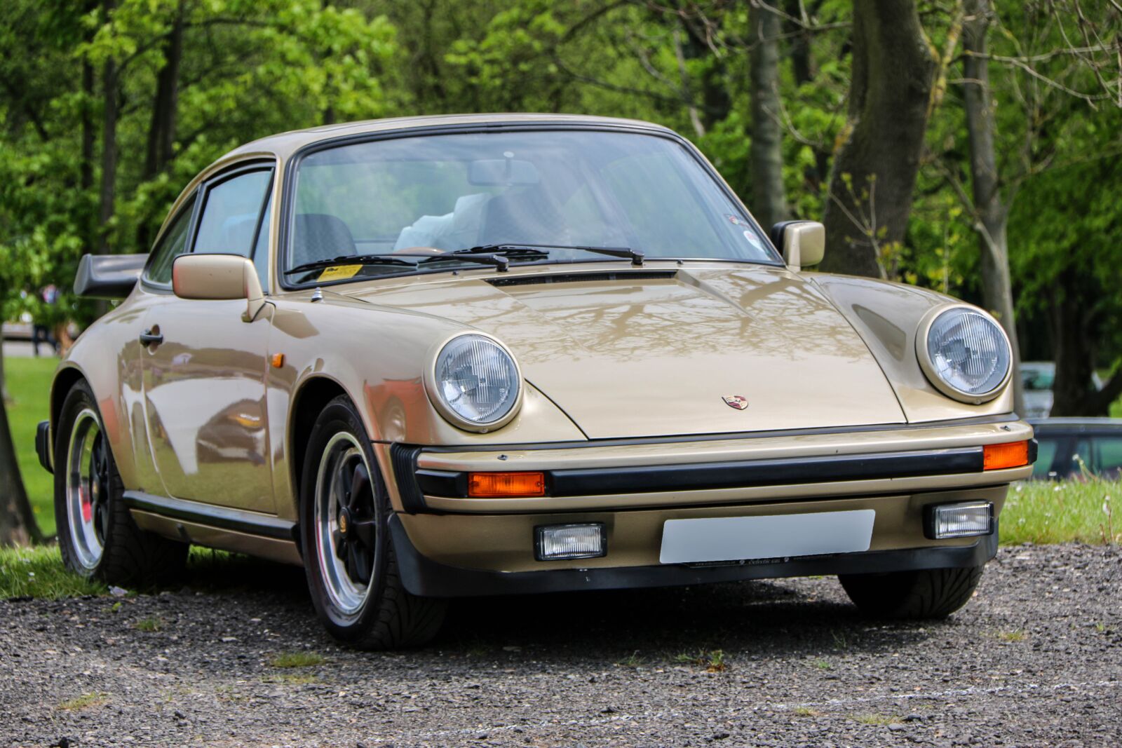 Canon EF-S 18-200mm F3.5-5.6 IS sample photo. Porsche 911, sportscar, car photography