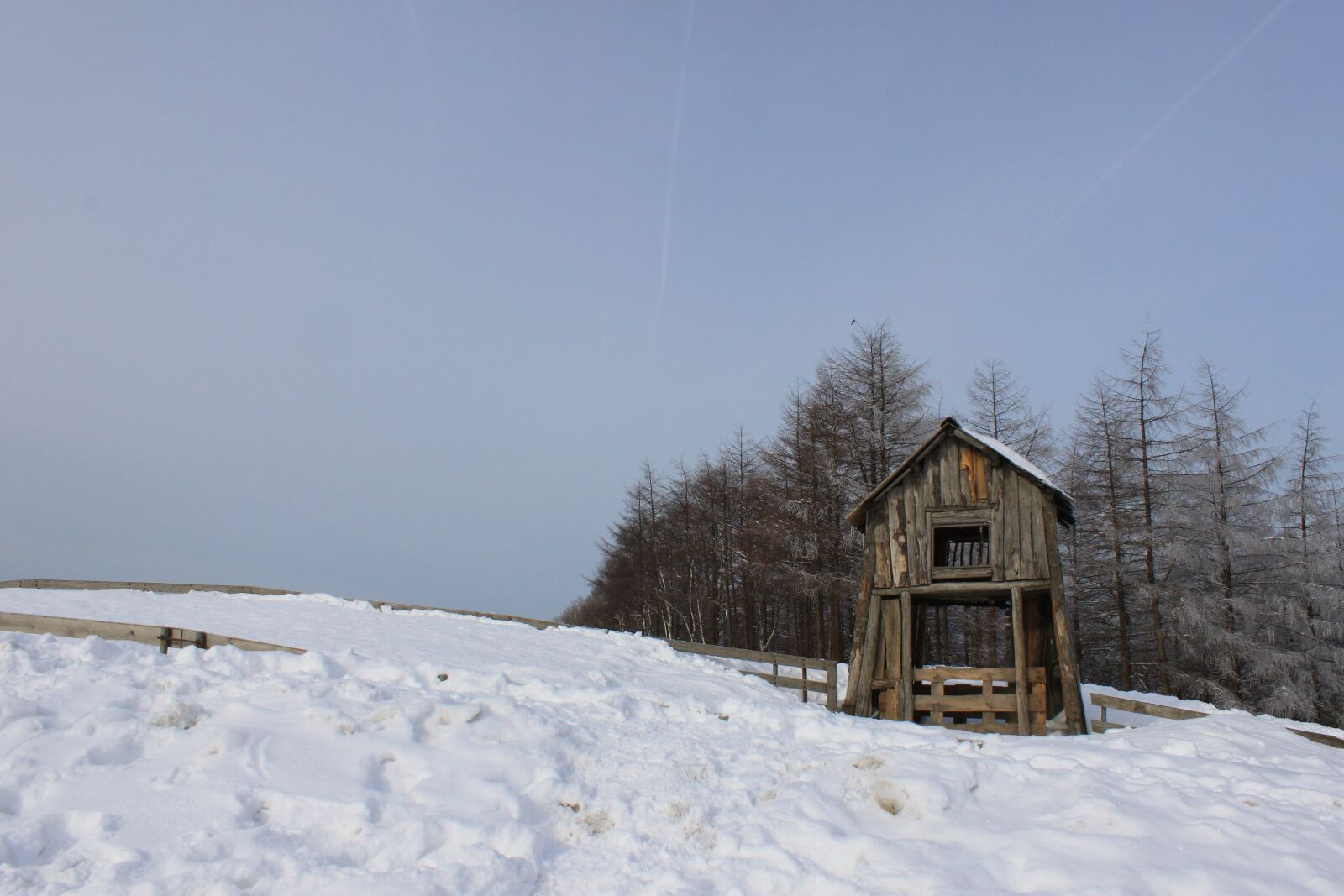 Canon EOS 500D (EOS Rebel T1i / EOS Kiss X3) sample photo. Hut, snow, winter photography