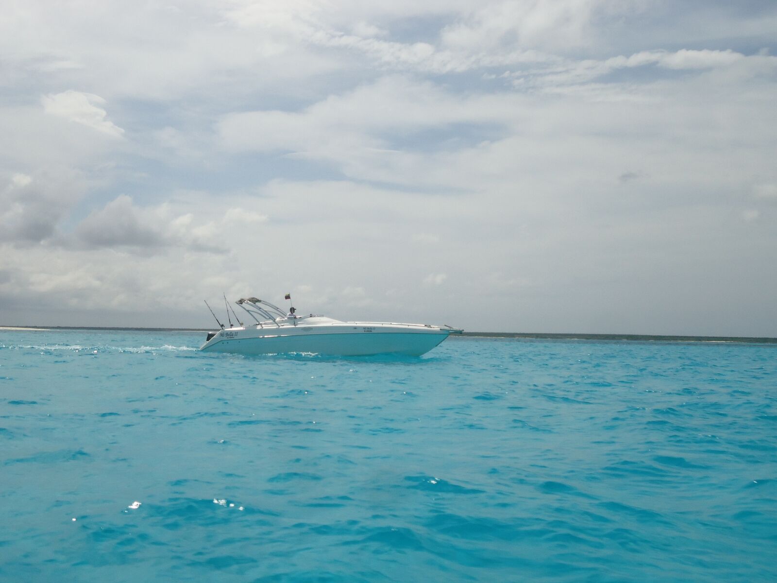 Sony Cyber-shot DSC-W530 sample photo. Yacht, isla la tortuga photography