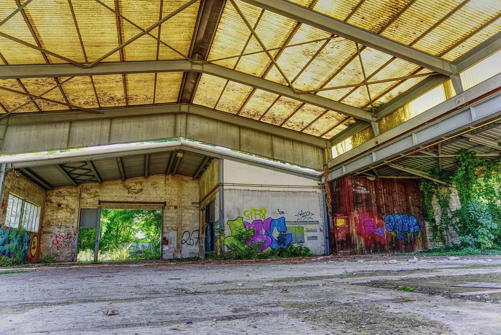 Sony a6000 sample photo. Shipyard, hall, abandoned photography