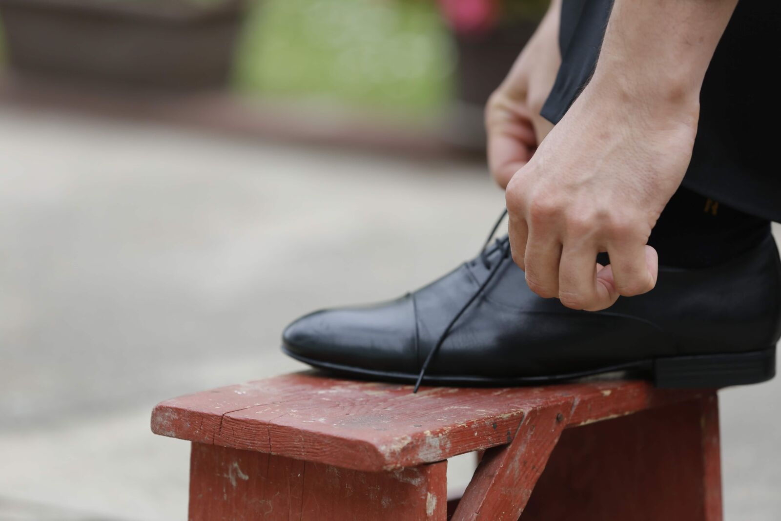 Canon EOS 5D Mark III sample photo. Fashion, furniture, hands, leather photography