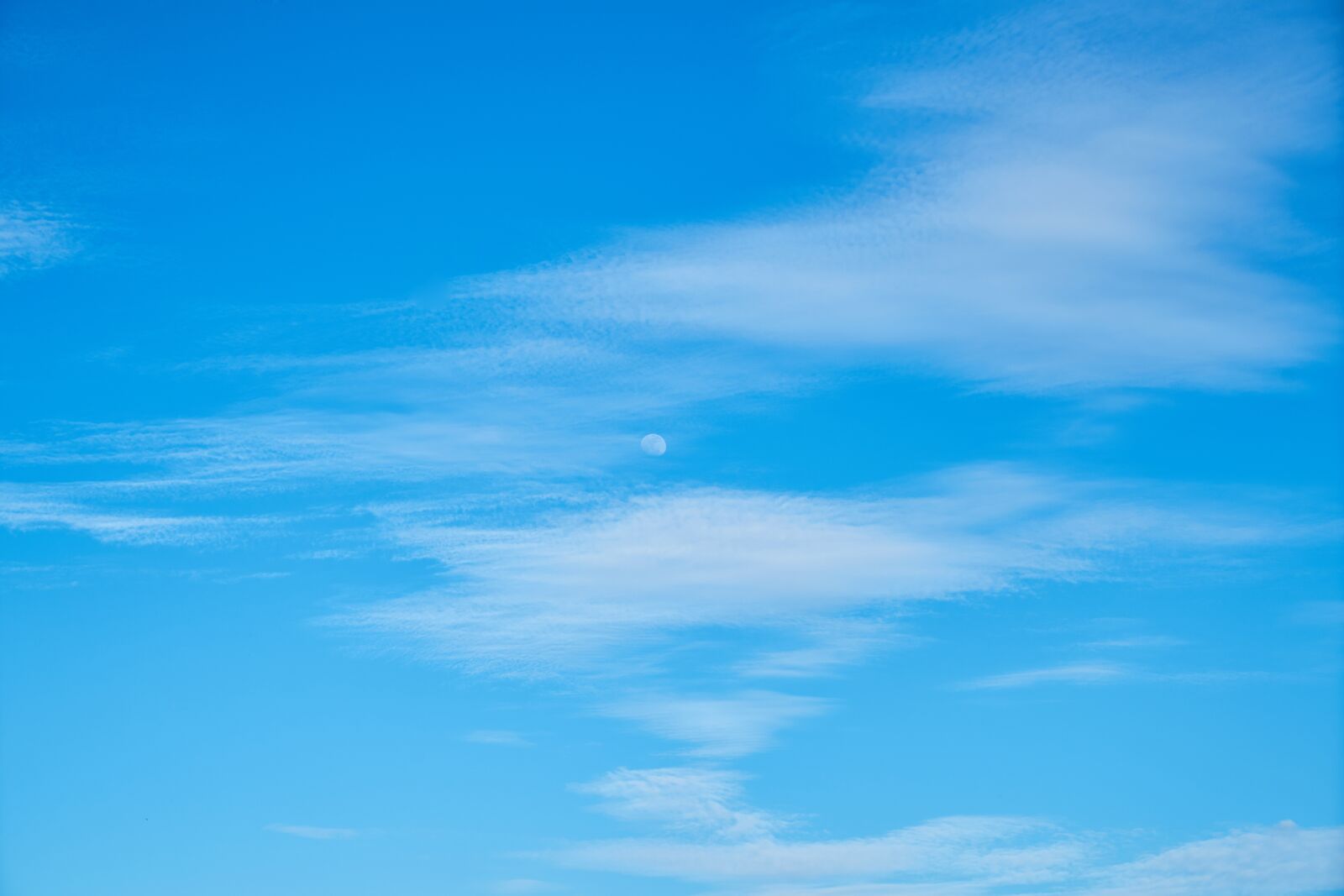 Sony a7R II sample photo. Blue, white, clouds photography