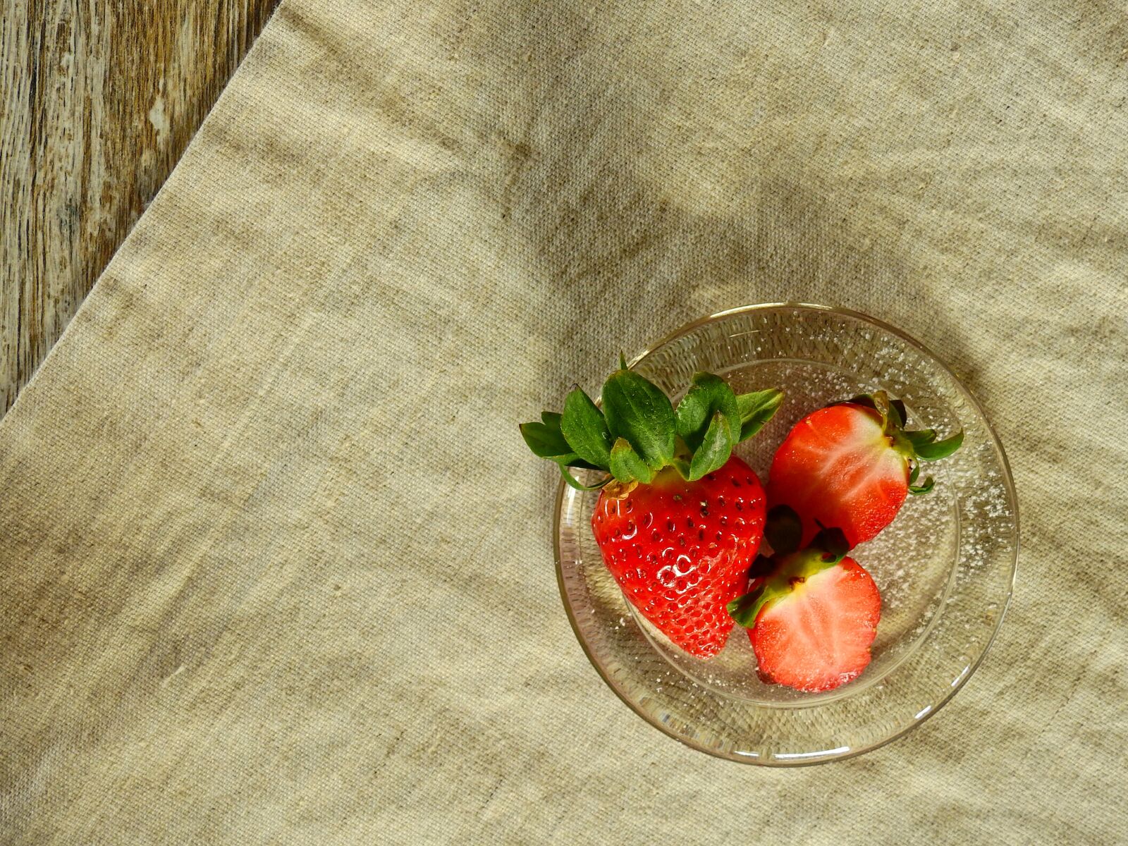 Nikon Coolpix P900 sample photo. Strawberries, berries, fruits photography