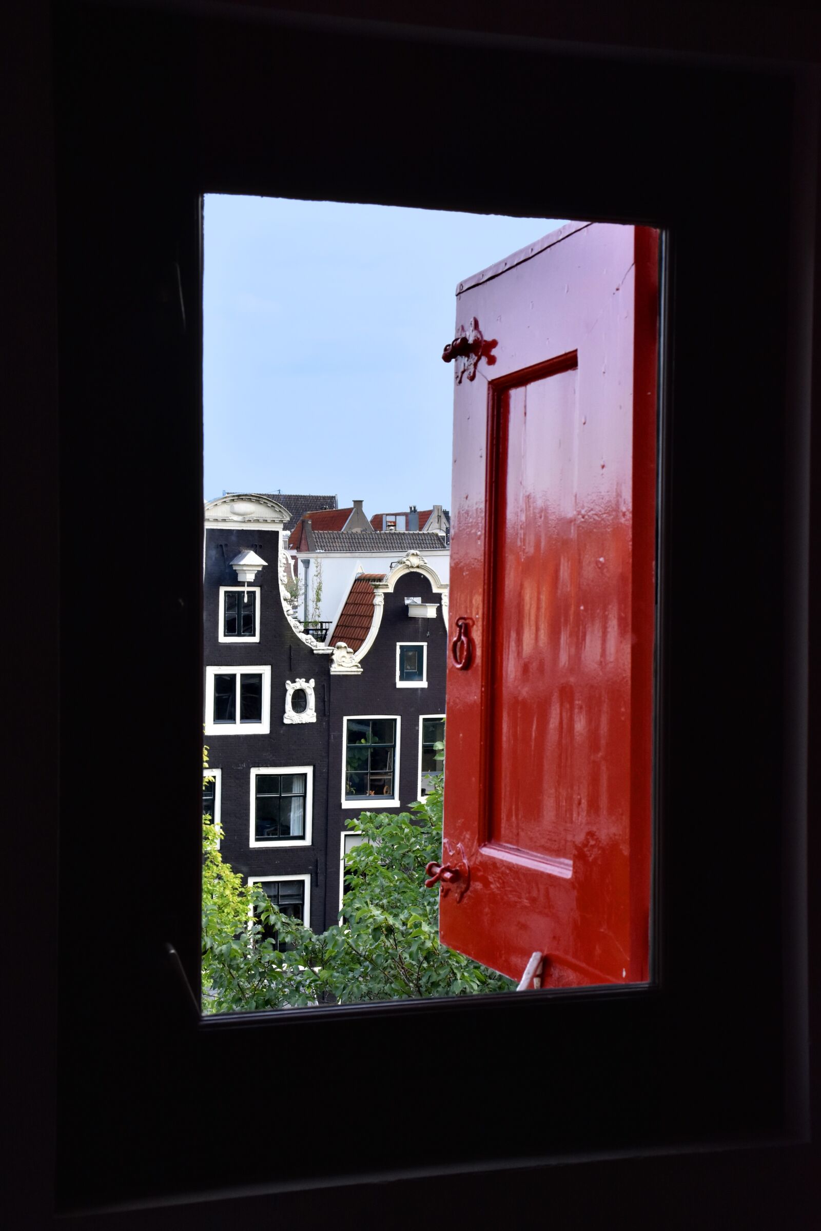 Nikon D7200 sample photo. Amsterdam, window, shutter photography
