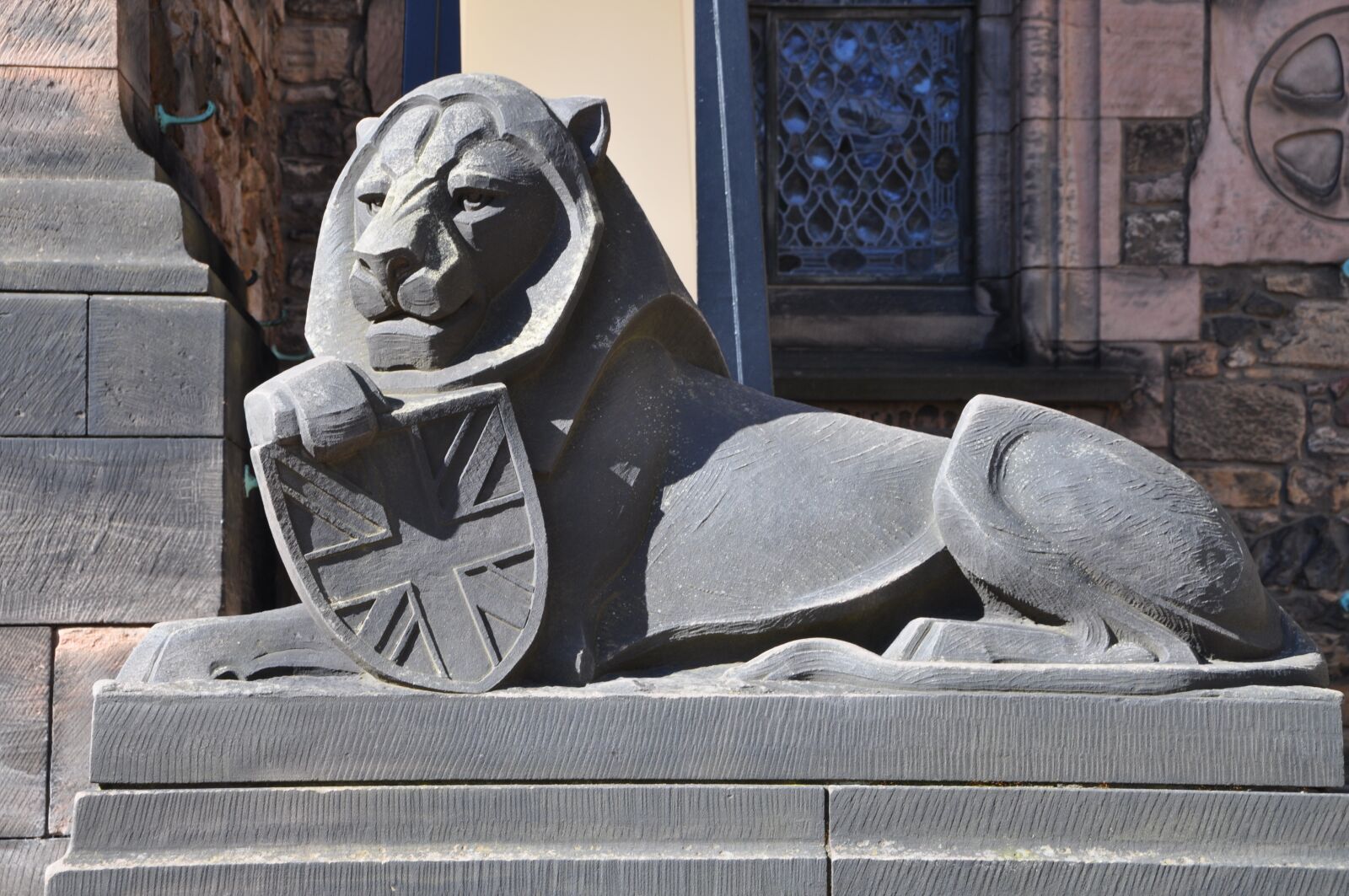 Nikon D5000 sample photo. Britain, lion, edinburgh photography