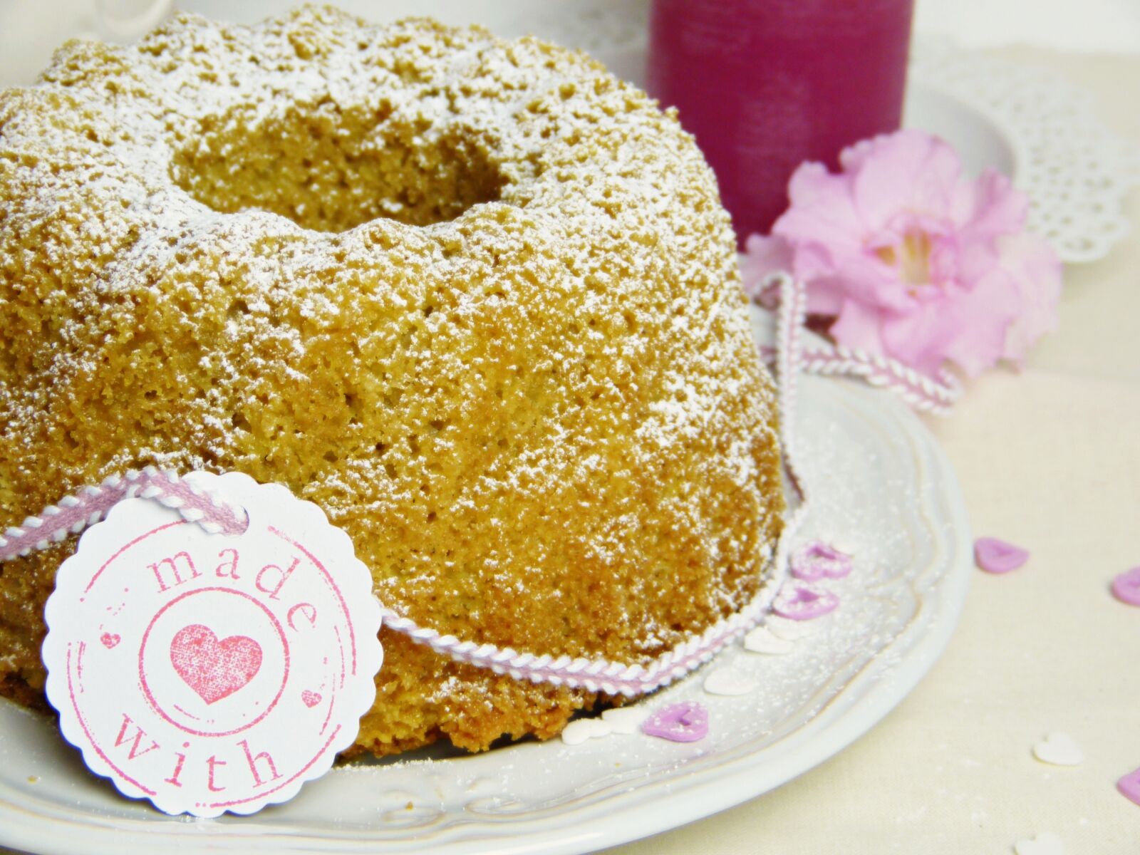 Panasonic Lumix DMC-FZ150 sample photo. Cake, guglhupf, bowl cake photography