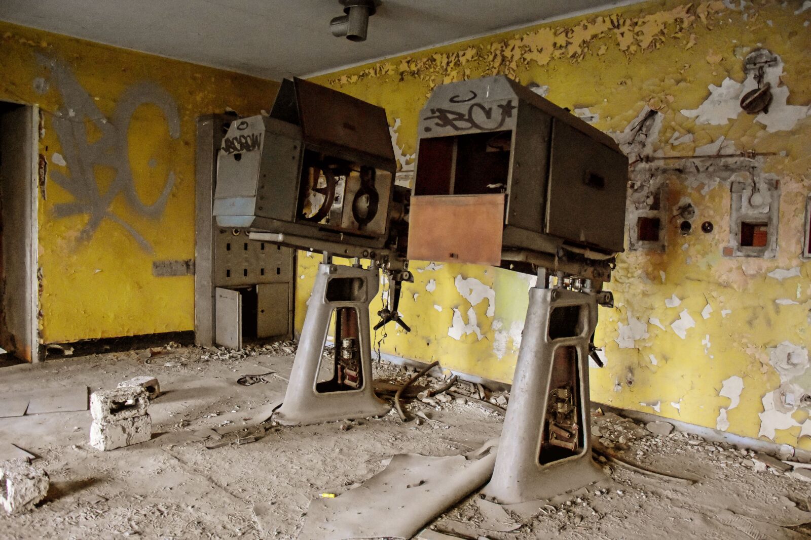 Nikon D3400 sample photo. Urban exploration, urbex, beamer photography