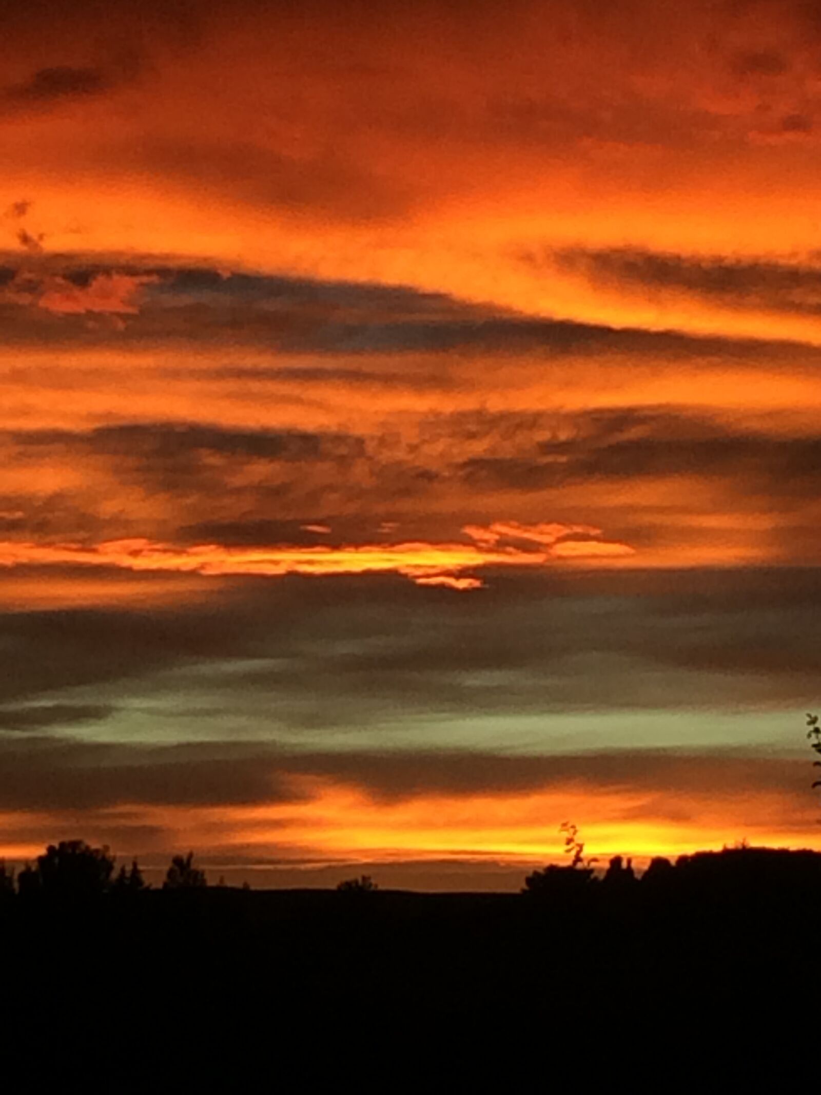 iPhone 5s back camera 4.12mm f/2.2 sample photo. Sunset, clouds, red sky 323 photography