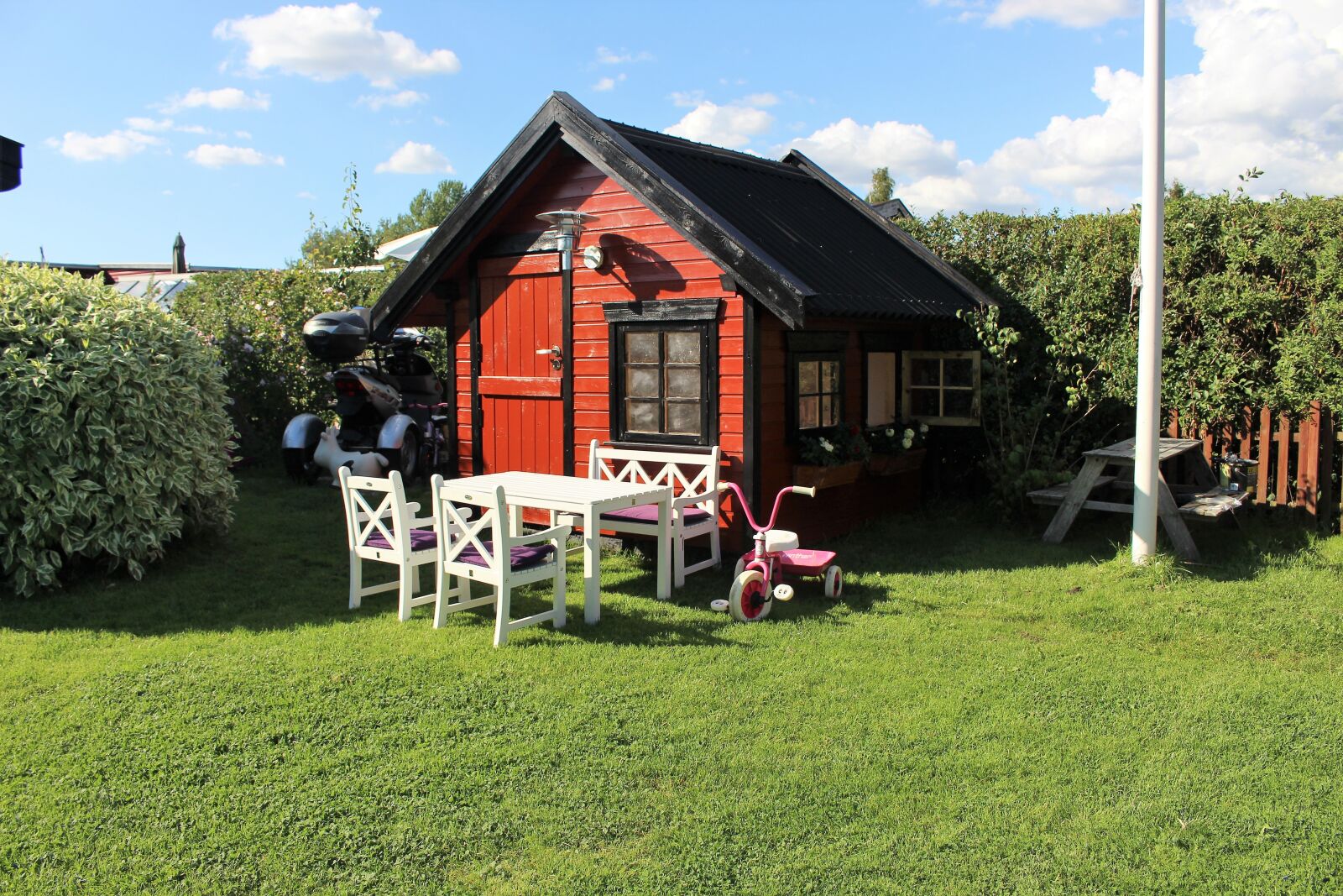 Canon EOS 700D (EOS Rebel T5i / EOS Kiss X7i) sample photo. Playhouse, children, shed photography