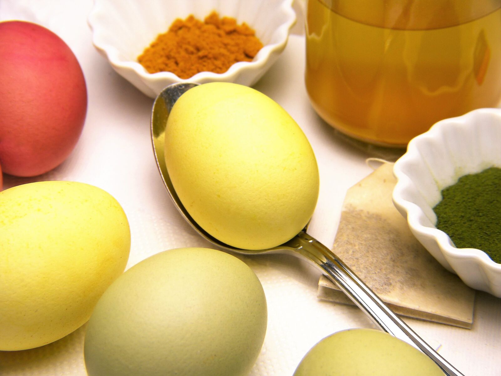 Panasonic Lumix DMC-FZ150 sample photo. Egg, easter eggs, color photography