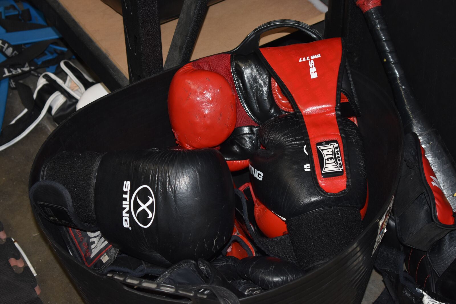 Nikon D3400 sample photo. Gloves, boxing, boxing gloves photography