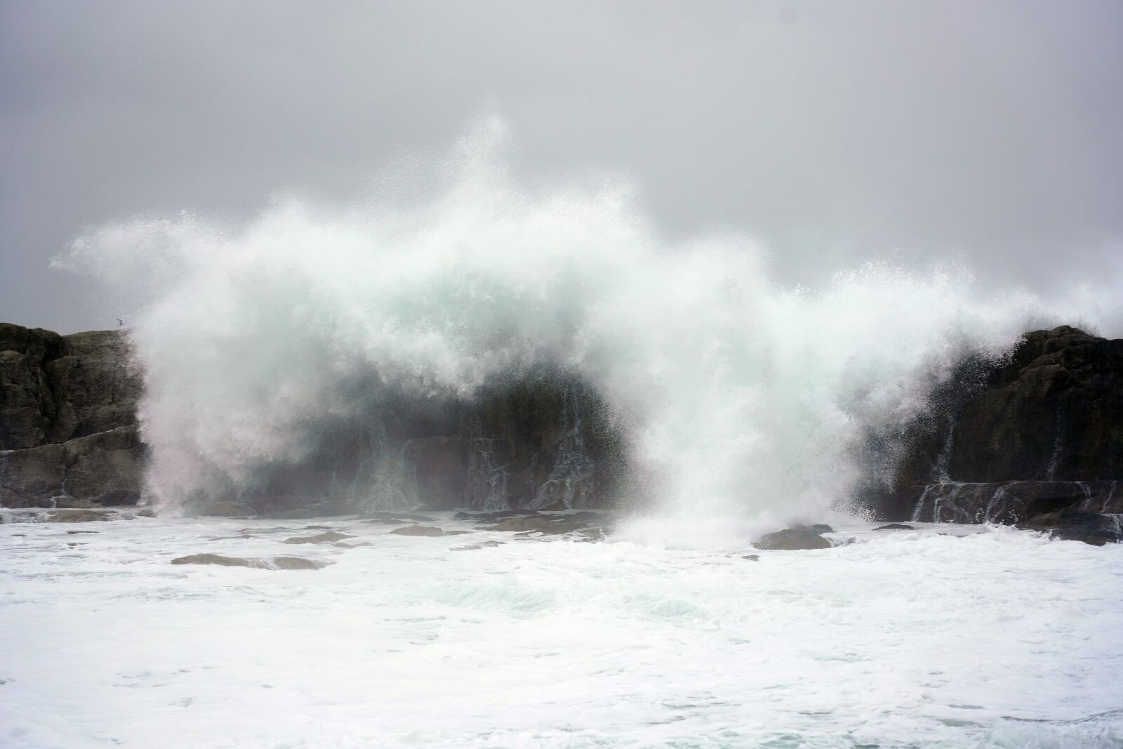 Sony FE 24-105mm F4 G OSS sample photo. Wave, sea, water photography