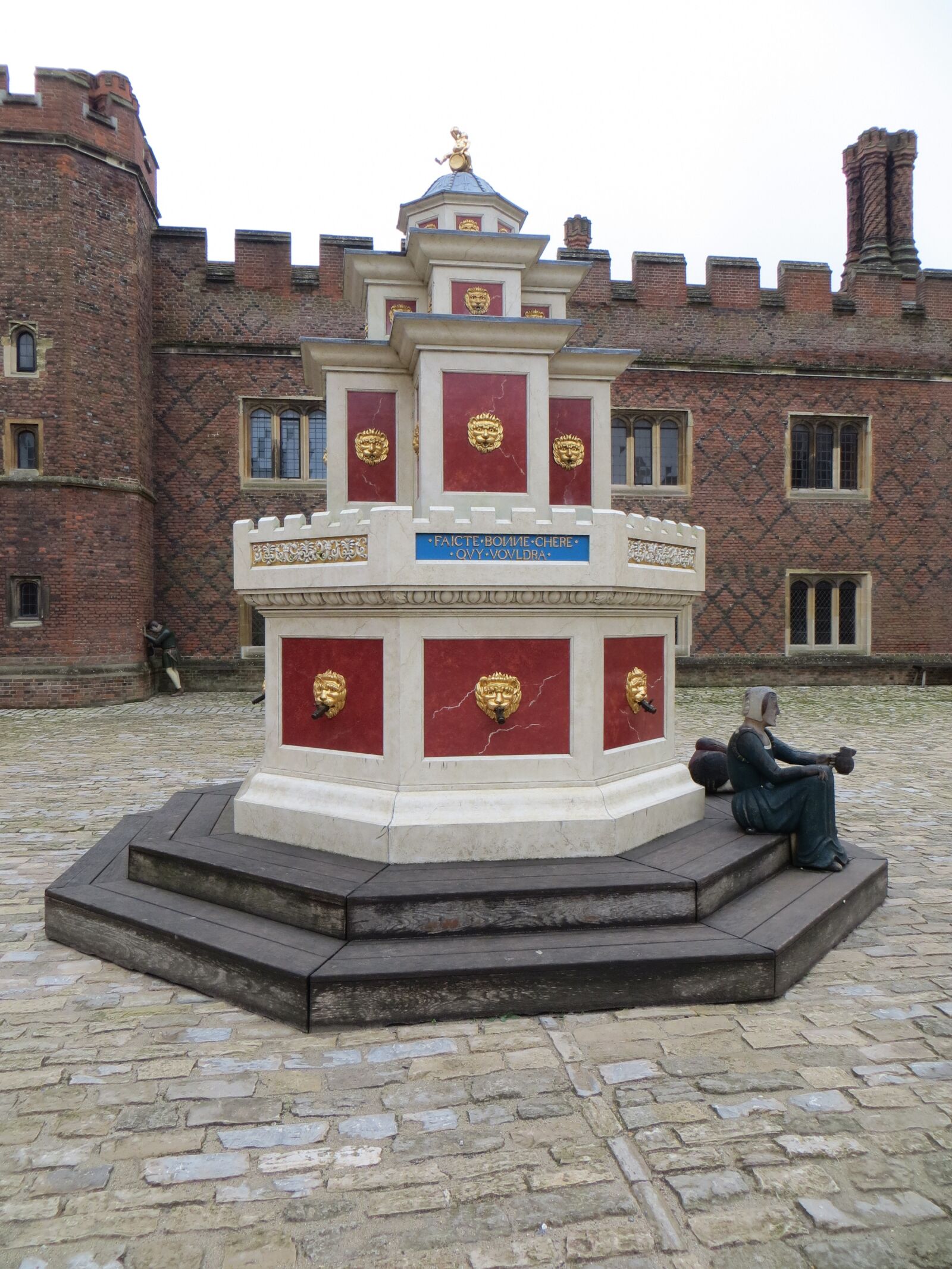 Canon PowerShot SX260 HS sample photo. Hampton, court, palace photography