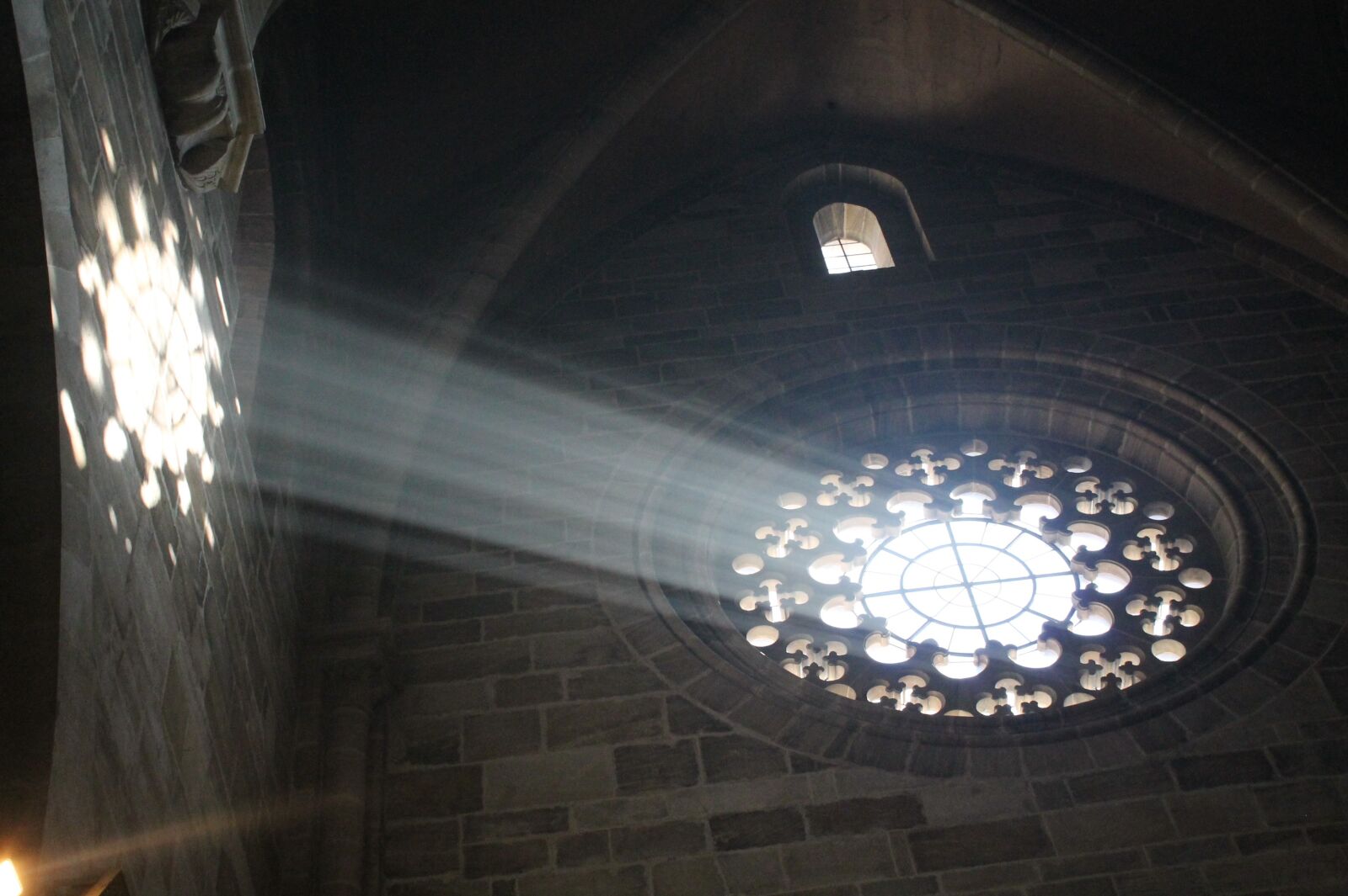 Canon EOS 1100D (EOS Rebel T3 / EOS Kiss X50) sample photo. Chapel, fog, church photography