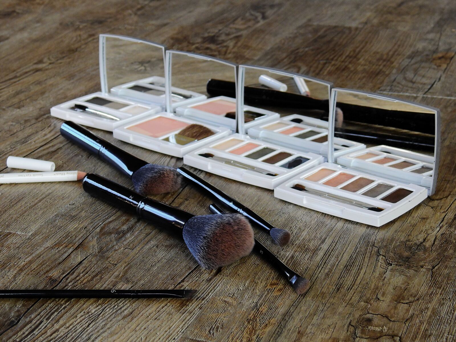 Nikon Coolpix P900 sample photo. Cosmetics, make up, makeup photography