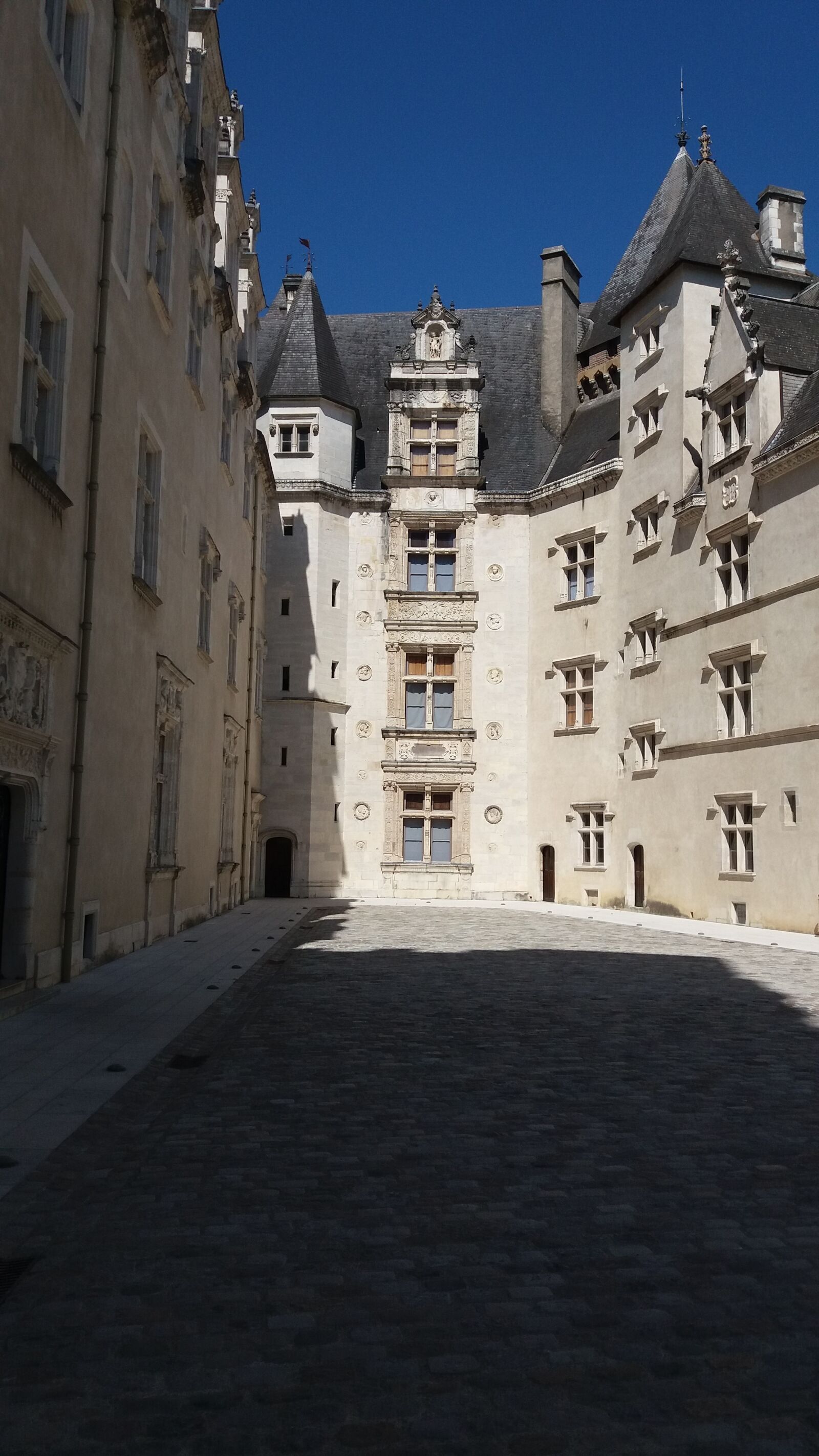 Samsung Galaxy J5 sample photo. Castle, pau, france photography
