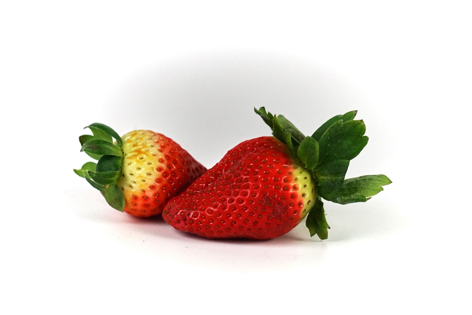 Sony E 55-210mm F4.5-6.3 OSS sample photo. Strawberry, fruit, desserts photography