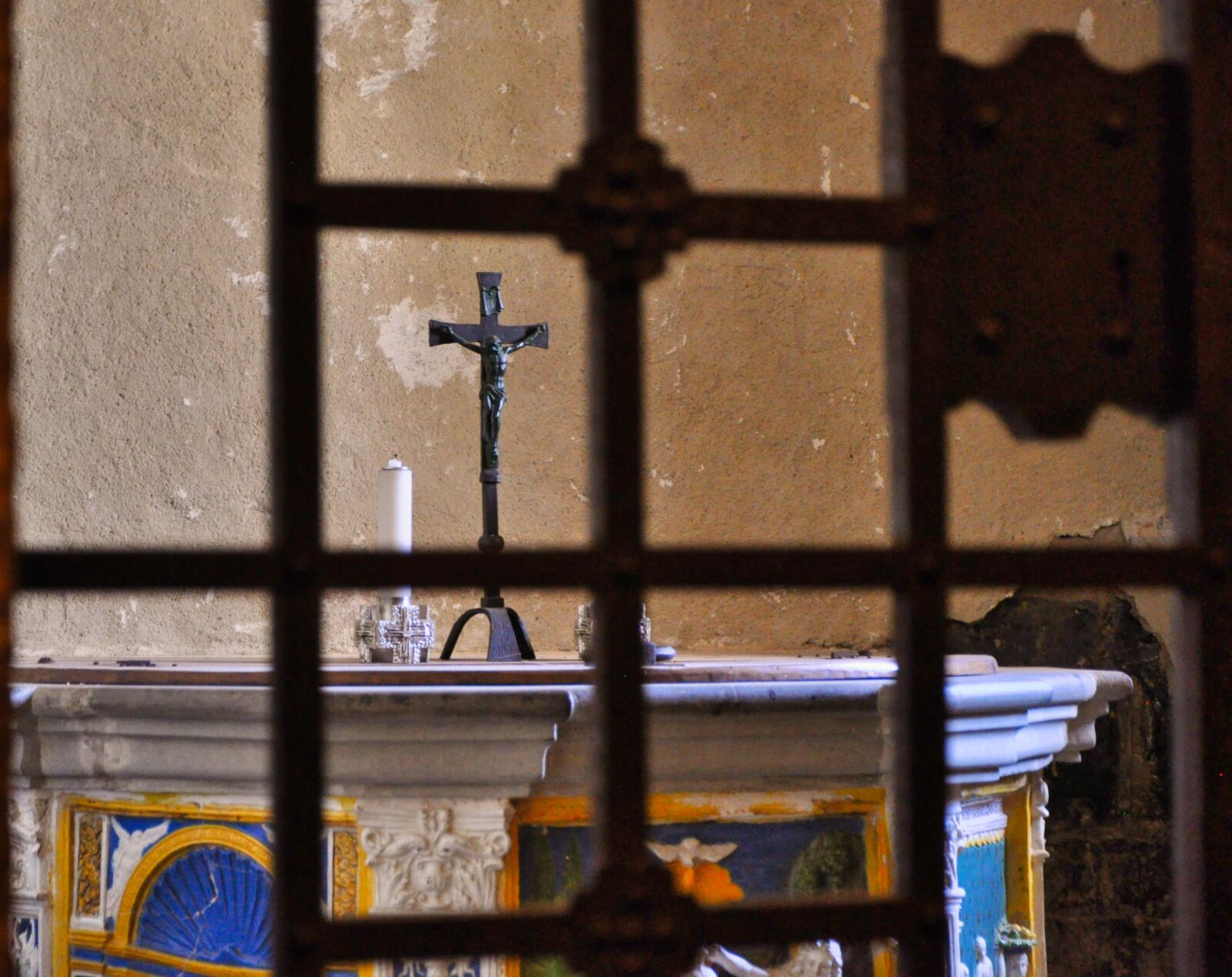 Nikon D5000 sample photo. Chapel, crucifix, grateful photography
