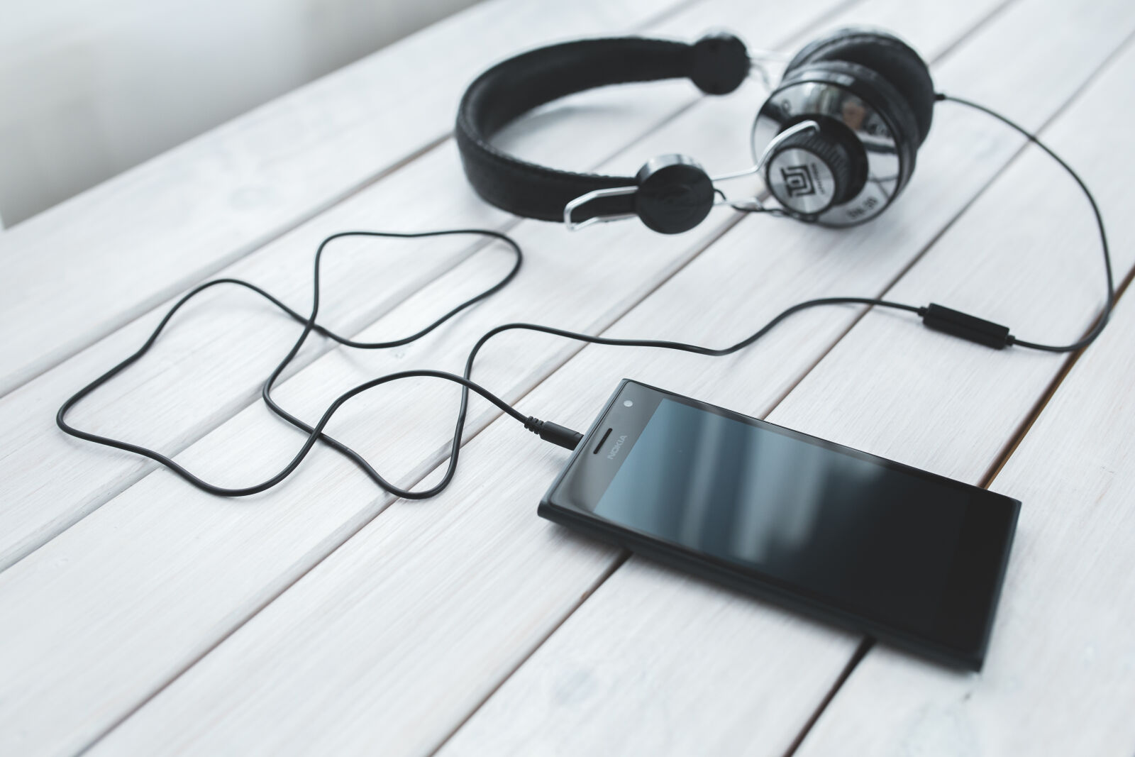 Canon EOS 6D + Sigma 35mm F1.4 DG HSM Art sample photo. Black, smartphone, and, headphones photography
