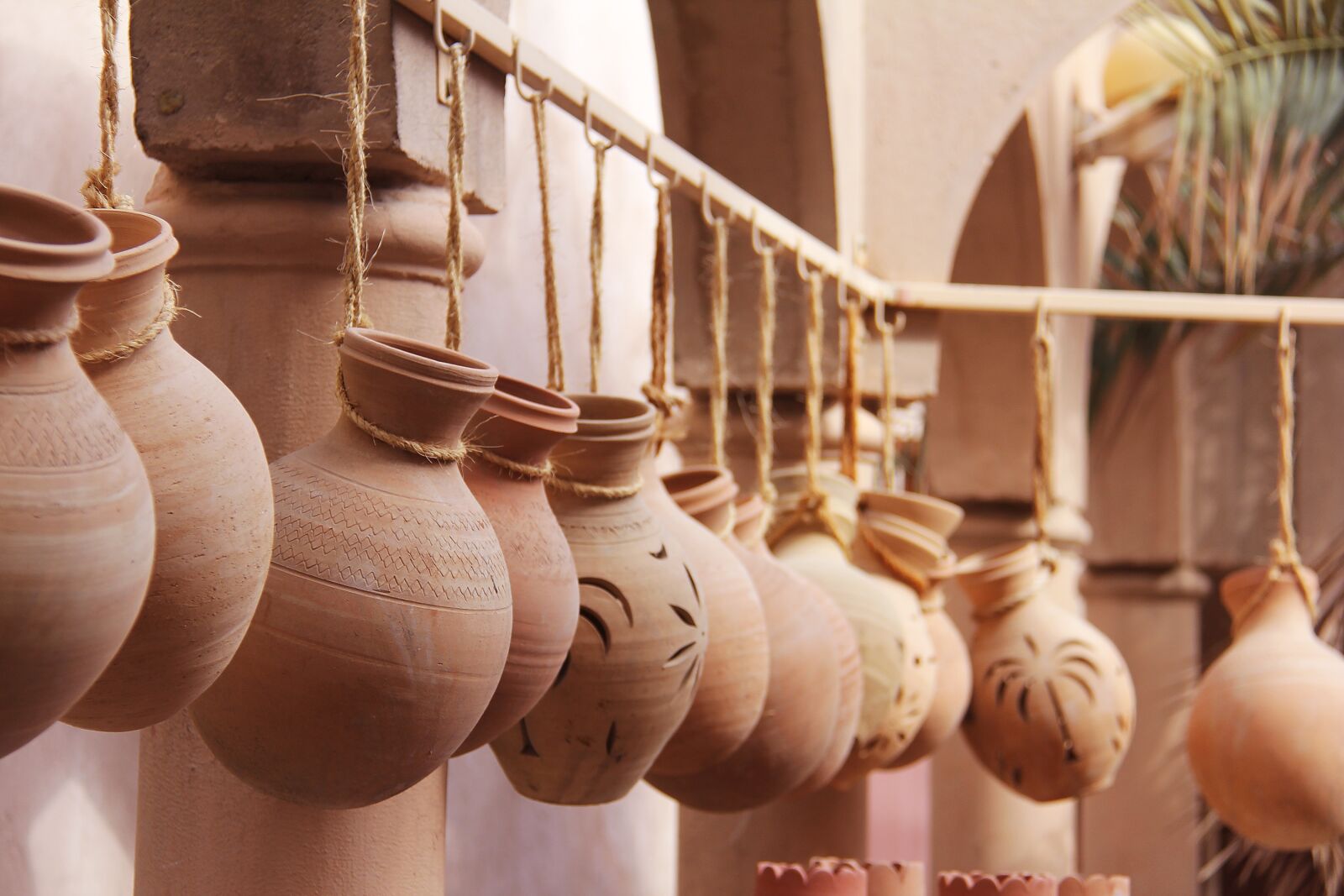 Canon EF-S 18-200mm F3.5-5.6 IS sample photo. Pottery, souvenir, traditional photography