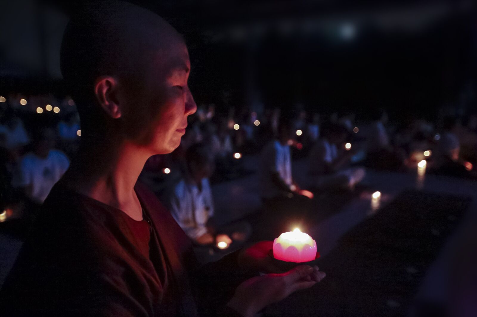 Canon EF 16-35mm F2.8L II USM sample photo. Nun with candle, blessing photography