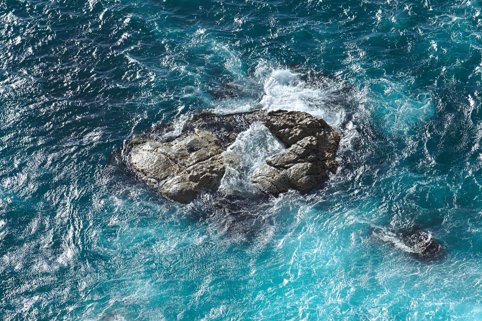 Canon EOS 700D (EOS Rebel T5i / EOS Kiss X7i) sample photo. Rock, ocean, sea photography