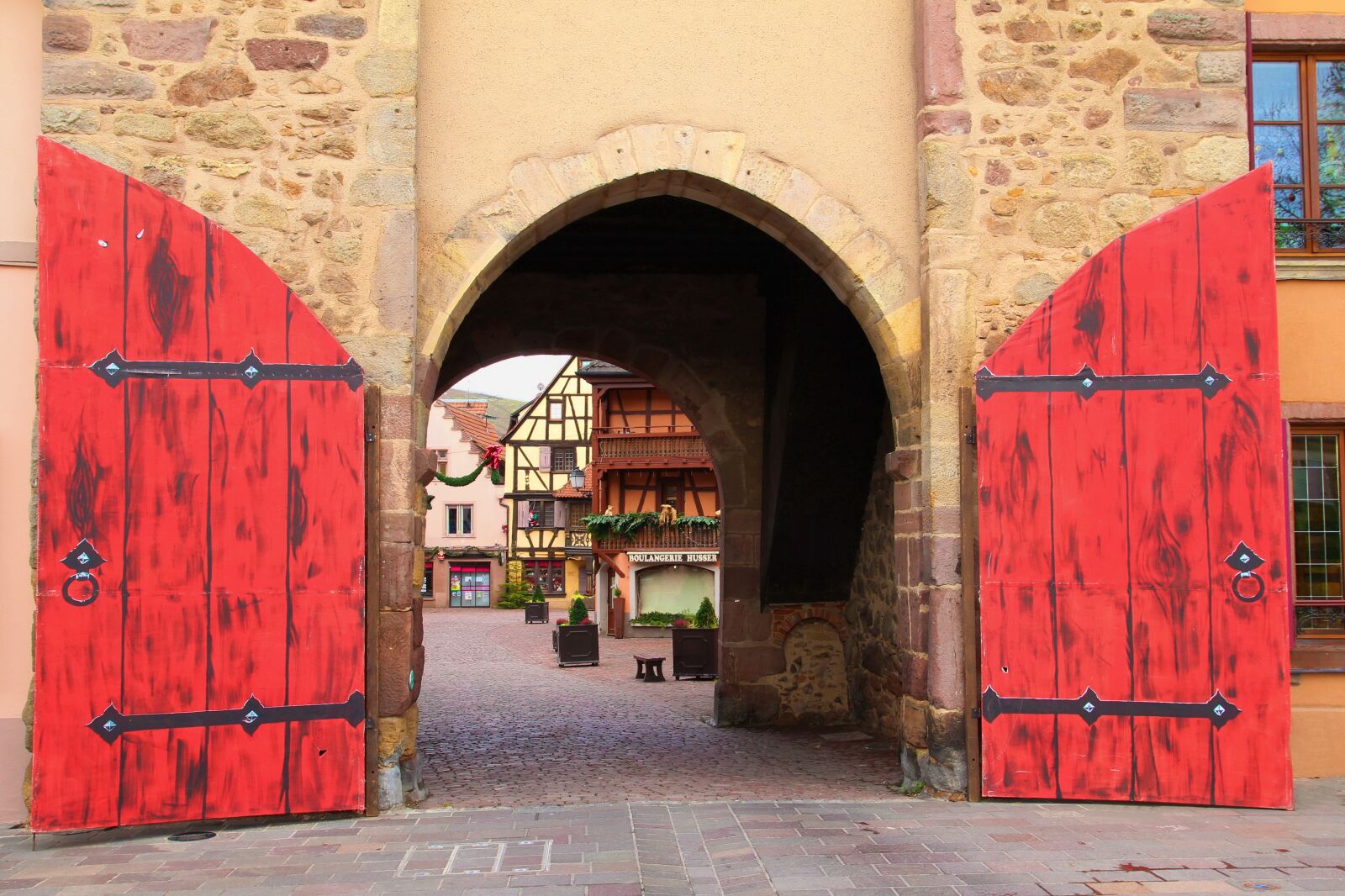 Canon EOS 600D (Rebel EOS T3i / EOS Kiss X5) sample photo. Portal, stone portal, city photography