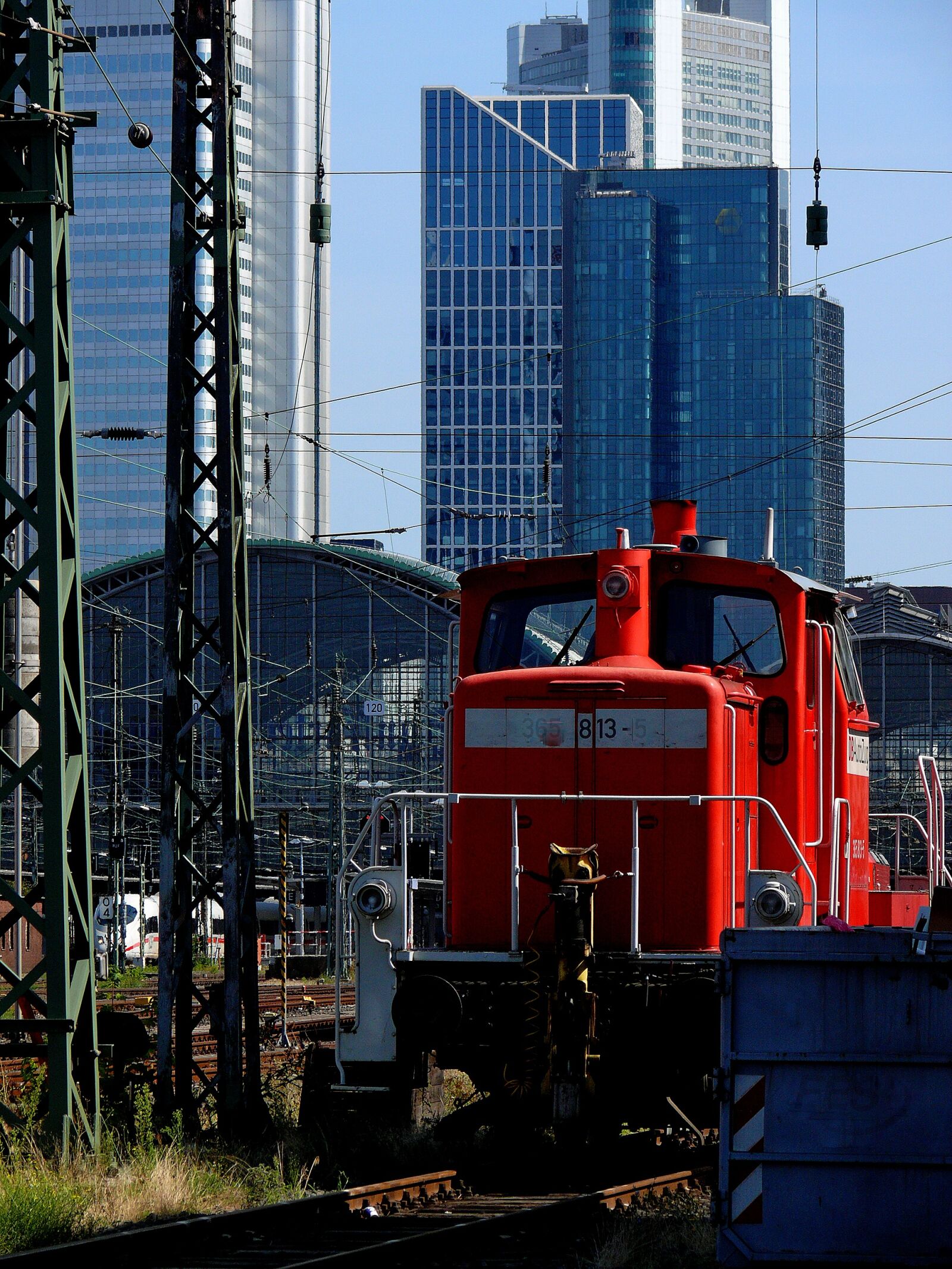 Leica V-LUX 1 sample photo. Architecture, train ride, railway photography