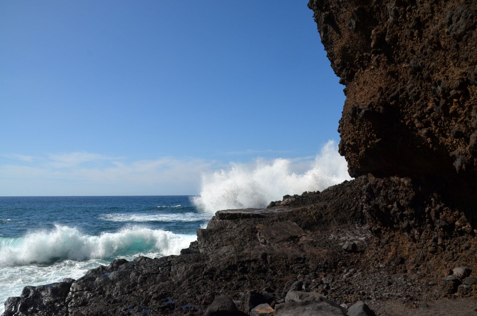 Nikon D5100 sample photo. Surf, rock, nature photography
