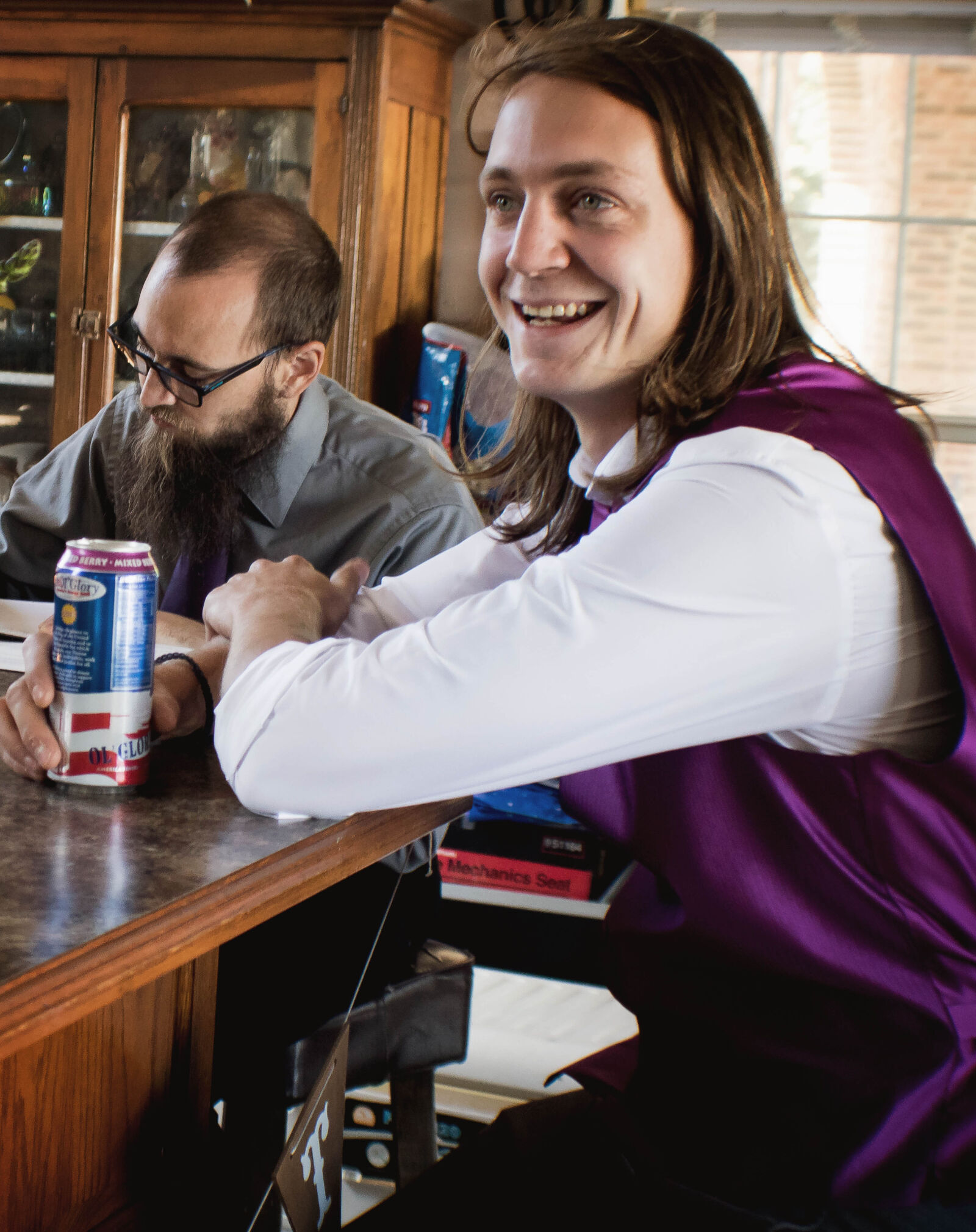 Canon EOS 750D (EOS Rebel T6i / EOS Kiss X8i) sample photo. Beer, groom, guy, hanging photography
