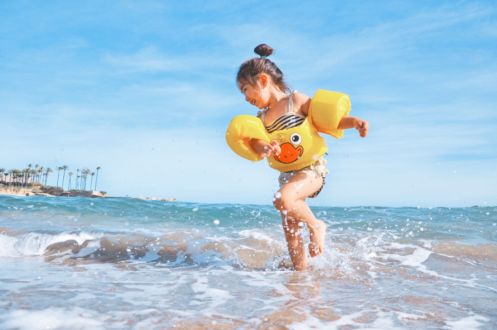 Nikon D90 sample photo. Beach, child, enjoyment photography