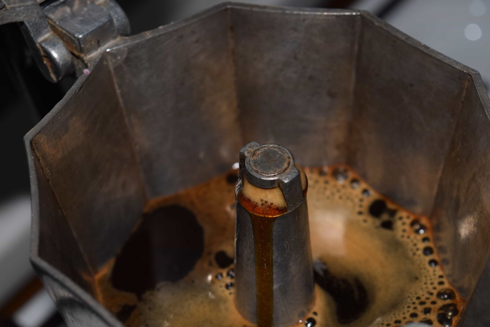 Nikon D3300 sample photo. Old, steel, metalwork, drink photography
