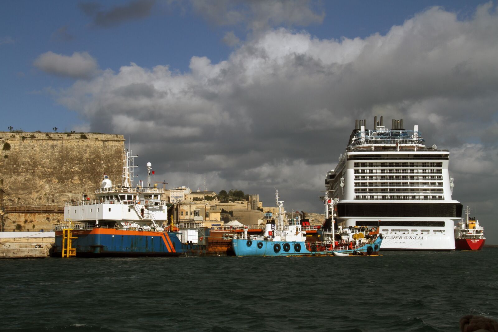 Canon EOS 7D sample photo. Cruise ship, boats, port photography