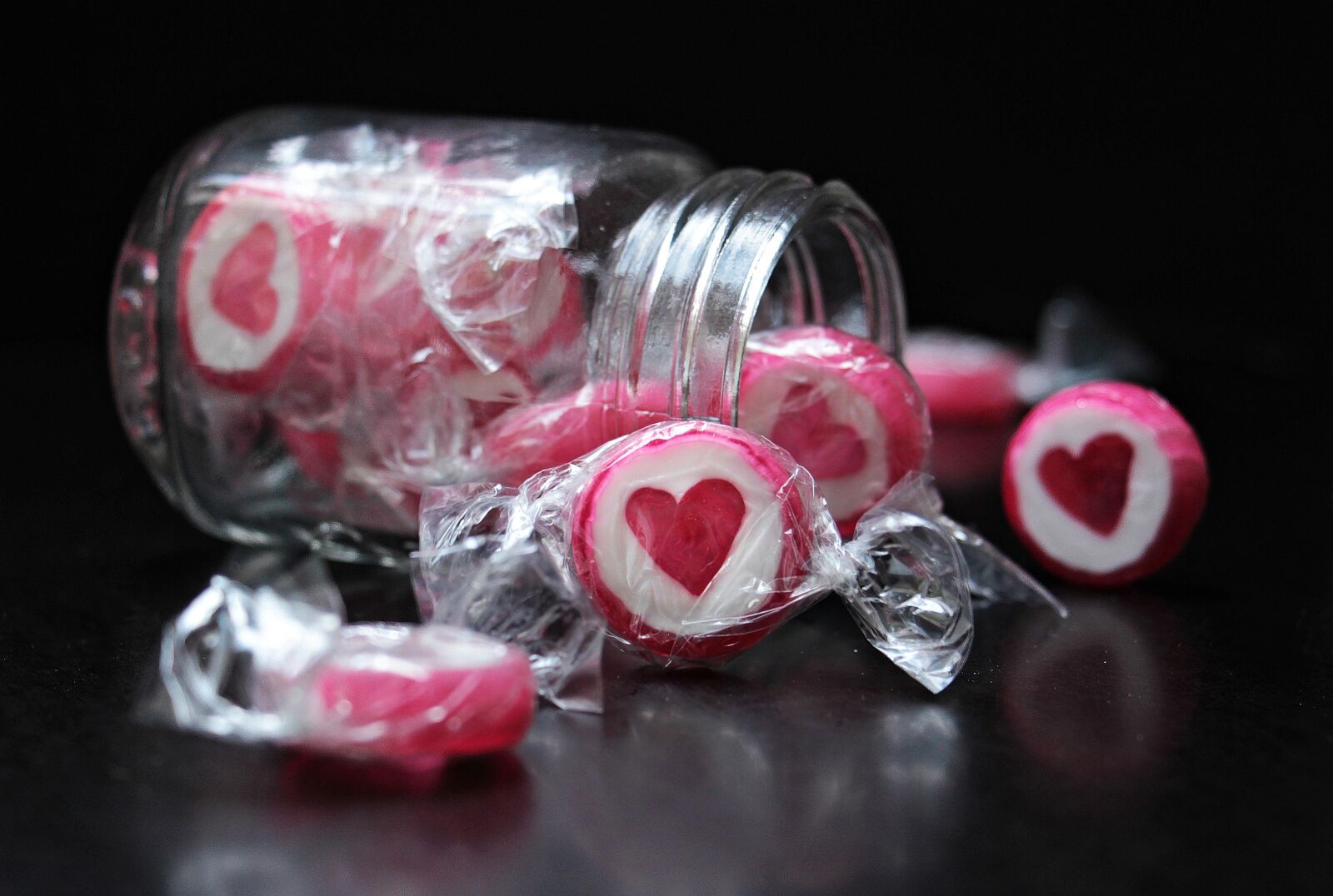Canon EOS 550D (EOS Rebel T2i / EOS Kiss X4) sample photo. Candy, heart, heart candy photography