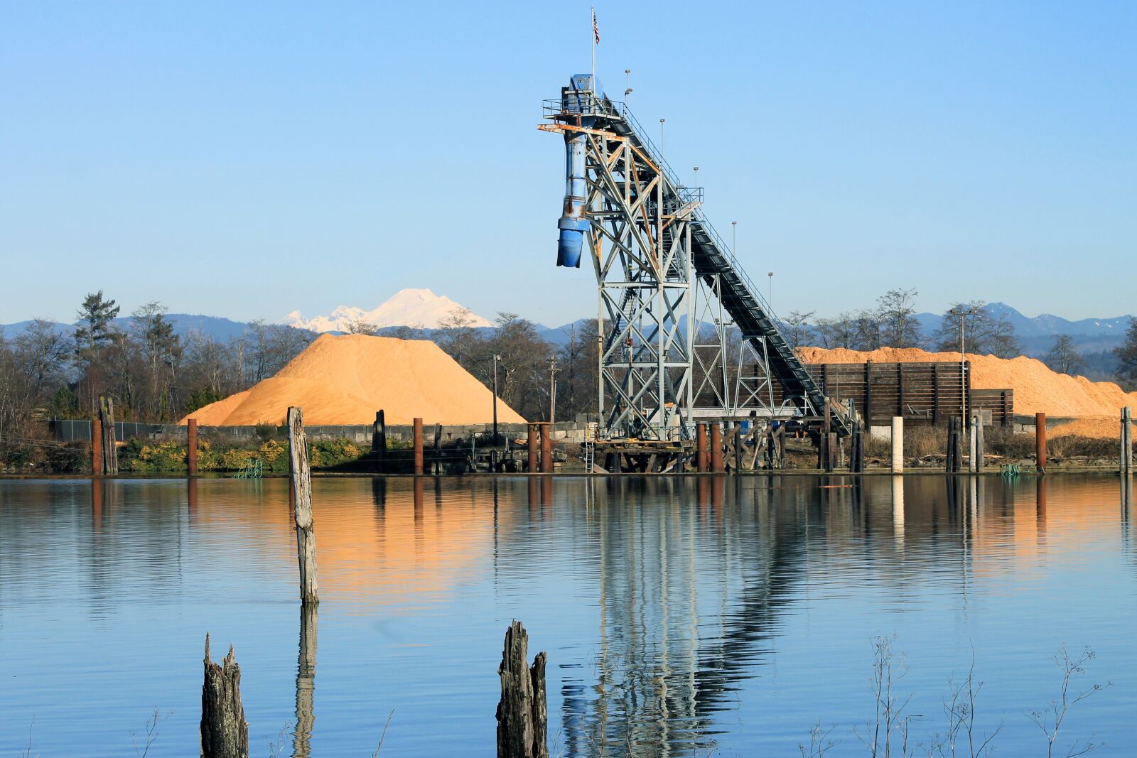 Canon EOS 1100D (EOS Rebel T3 / EOS Kiss X50) sample photo. Sawdust, lumber, river photography