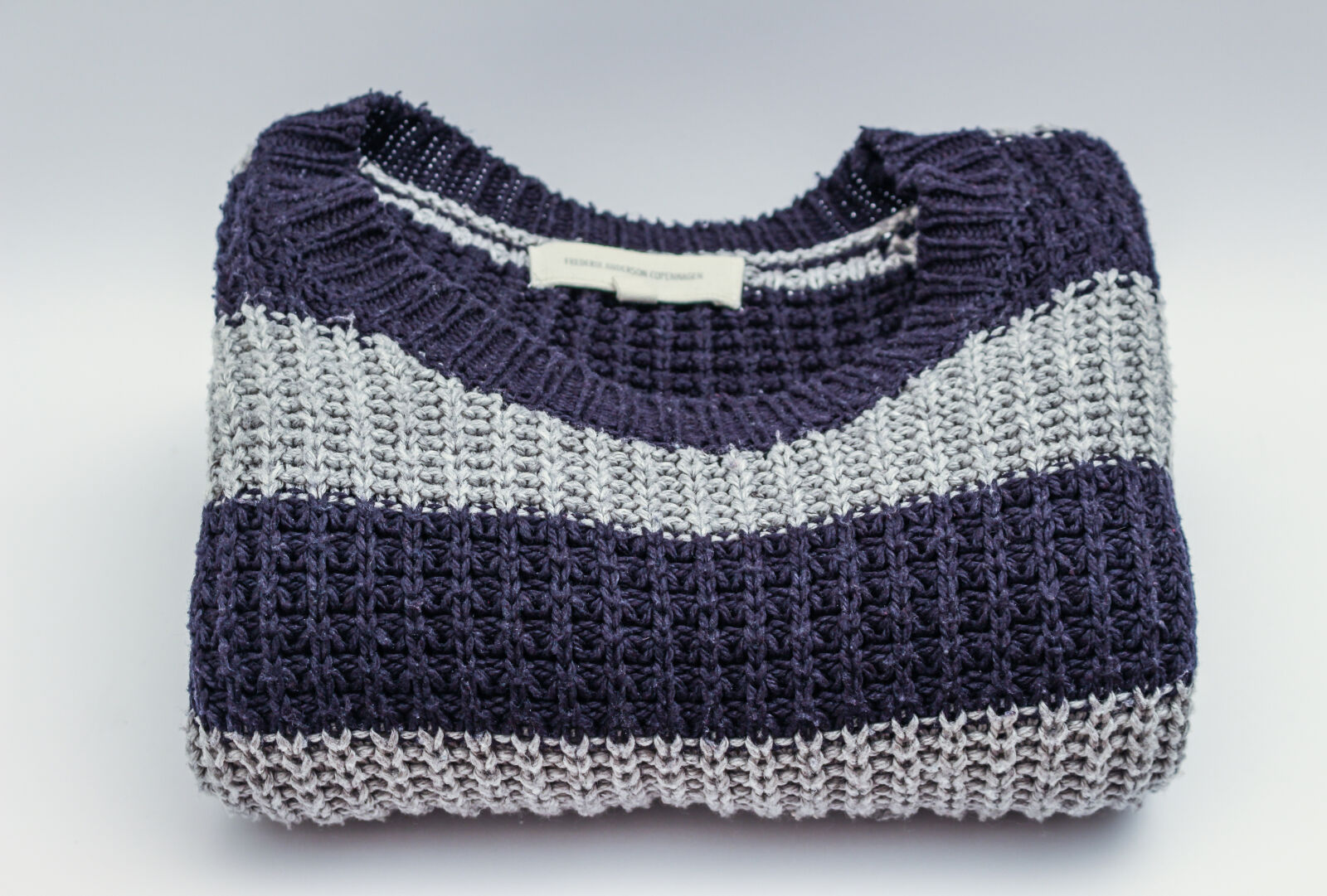 Canon EOS 700D (EOS Rebel T5i / EOS Kiss X7i) sample photo. Sweater, cardigan, jumper, men photography