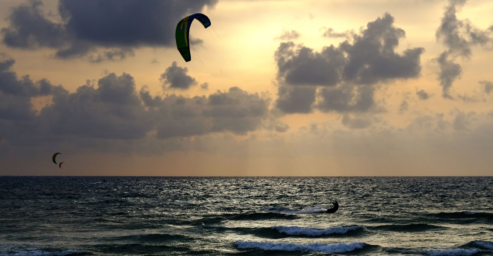 Fujifilm X-T20 sample photo. Sunset, sea, windsurfing photography
