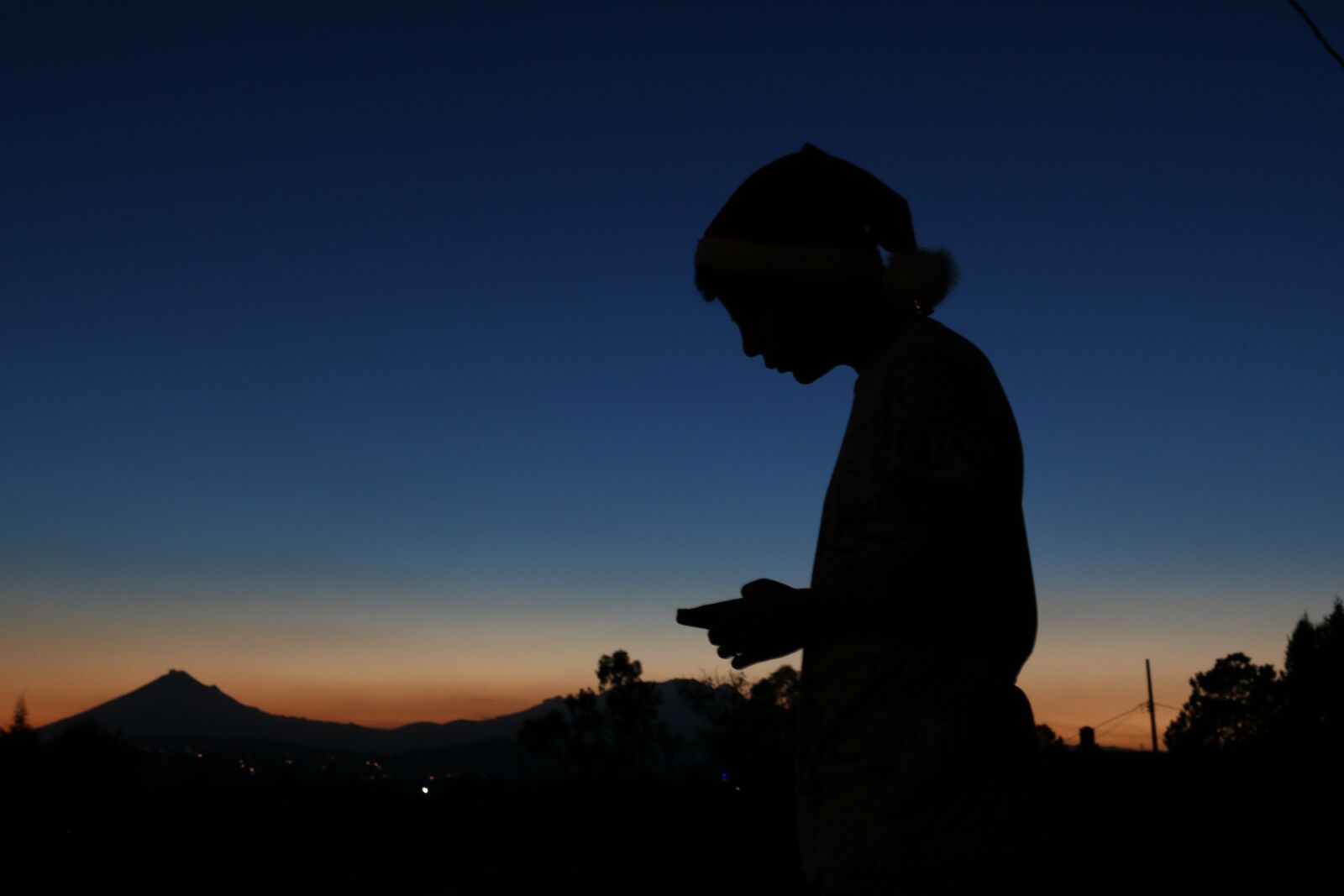 Canon EOS 750D (EOS Rebel T6i / EOS Kiss X8i) sample photo. People, sunset, silhouette photography