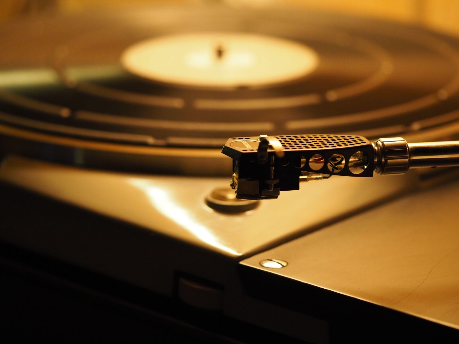 Olympus M.Zuiko Digital ED 60mm F2.8 Macro sample photo. Turntable, thorens, stroboskob photography