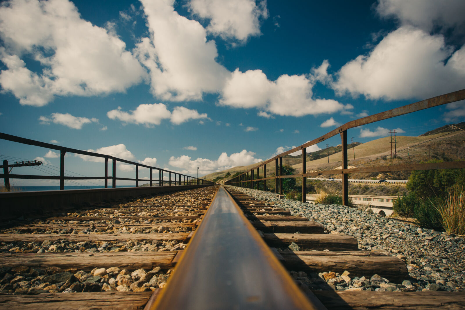 Canon EOS 20D sample photo. Clouds, ground, landscape, perspective photography