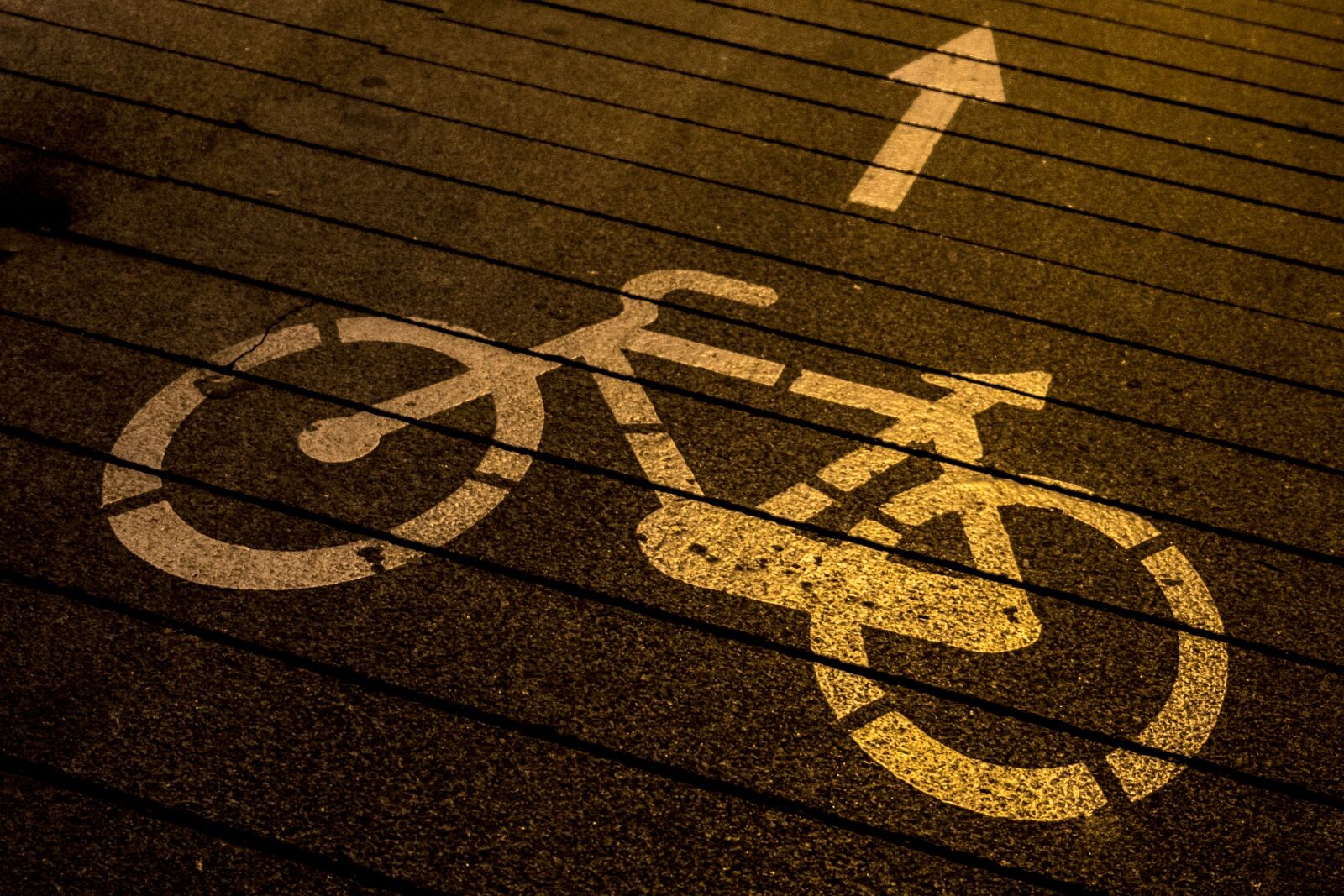 Fujifilm XF 18-55mm F2.8-4 R LM OIS sample photo. Bicycle, bike path, street photography