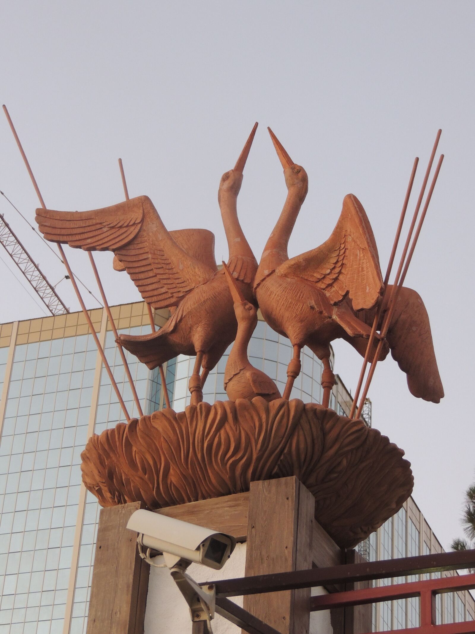 Nikon Coolpix P510 sample photo. Gelendzhik, quay, sculpture cranes photography
